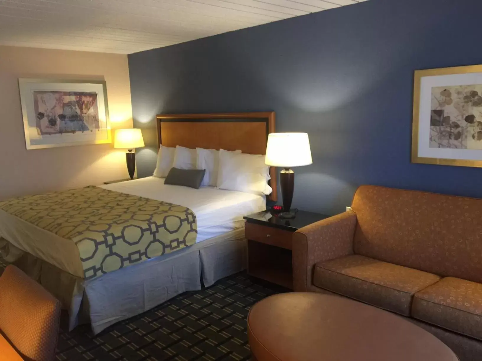 Bed in Baymont by Wyndham Knoxville I-75