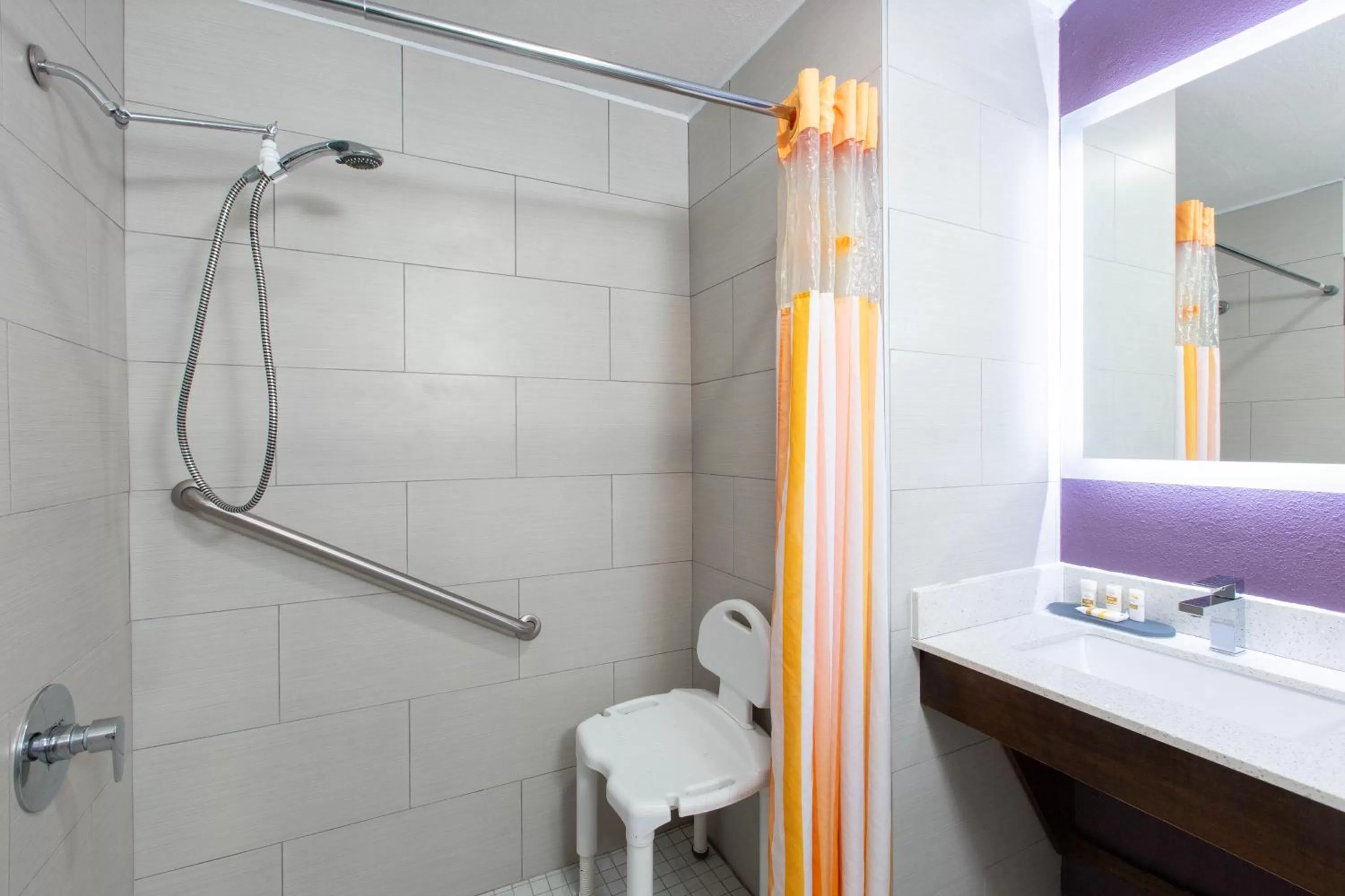 Shower in La Quinta by Wyndham Blue Springs