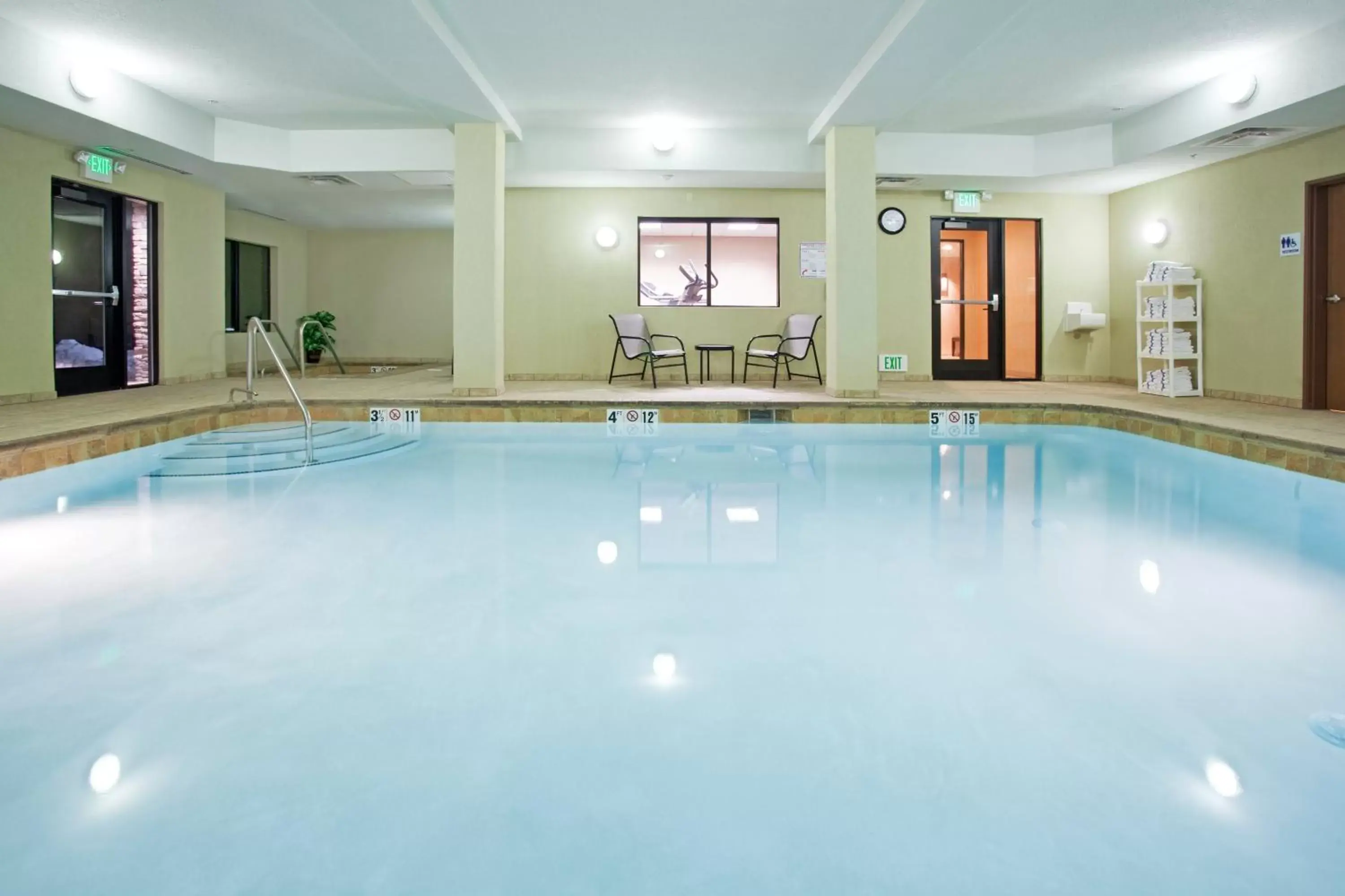 Swimming Pool in Holiday Inn Express and Suites Los Alamos Entrada Park, an IHG Hotel