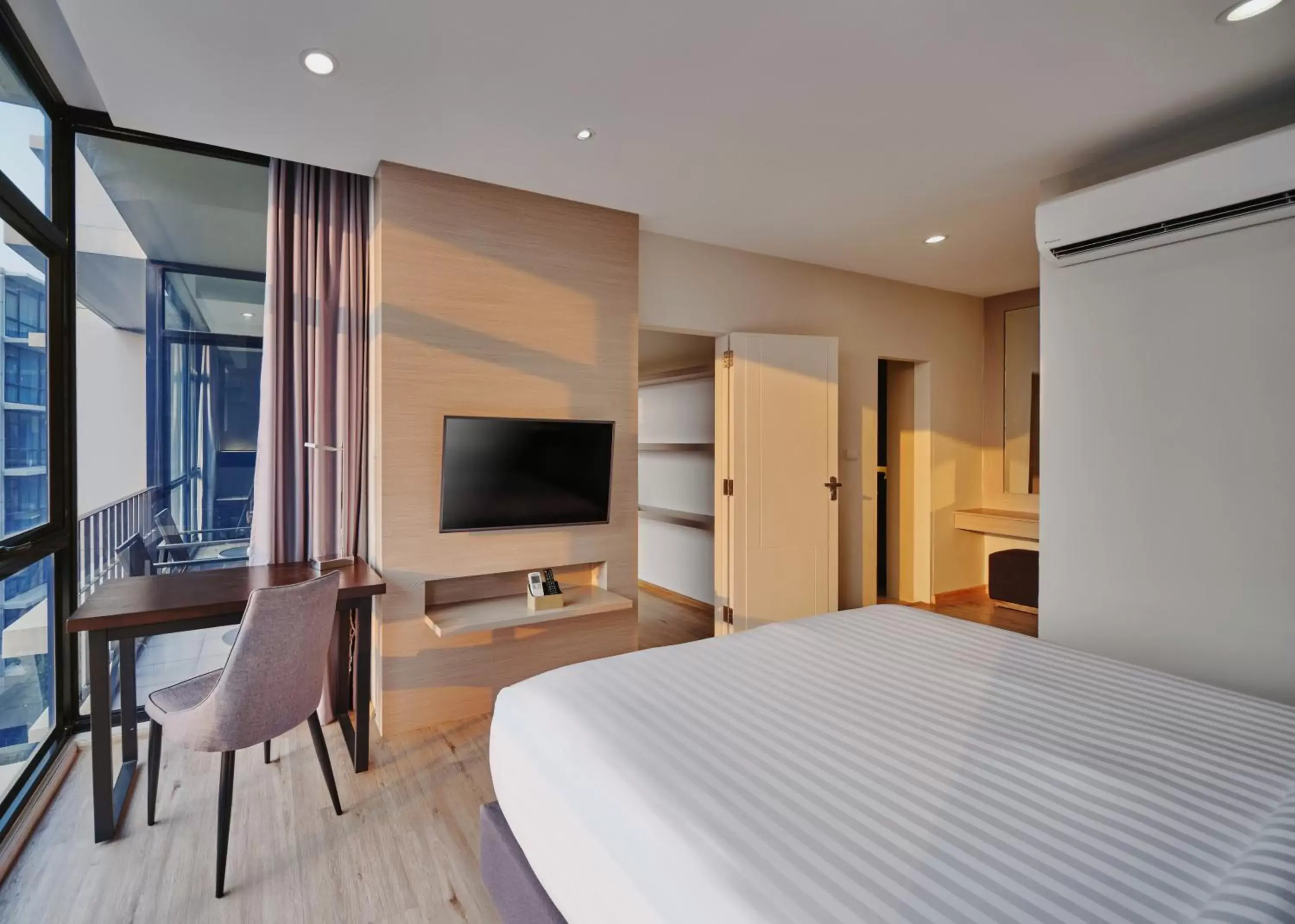 Bedroom, TV/Entertainment Center in Altera Hotel and Residence by At Mind