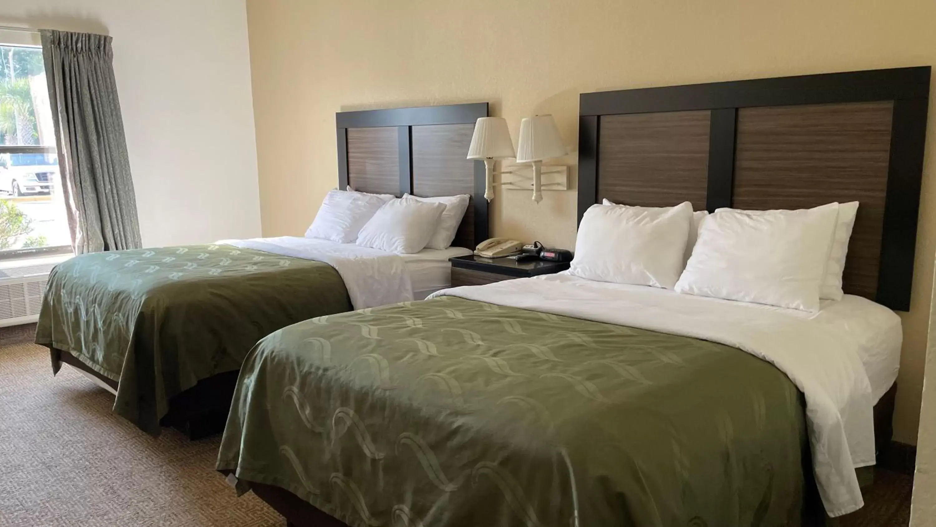 Bedroom, Bed in Quality Inn Surfside Myrtle Beach