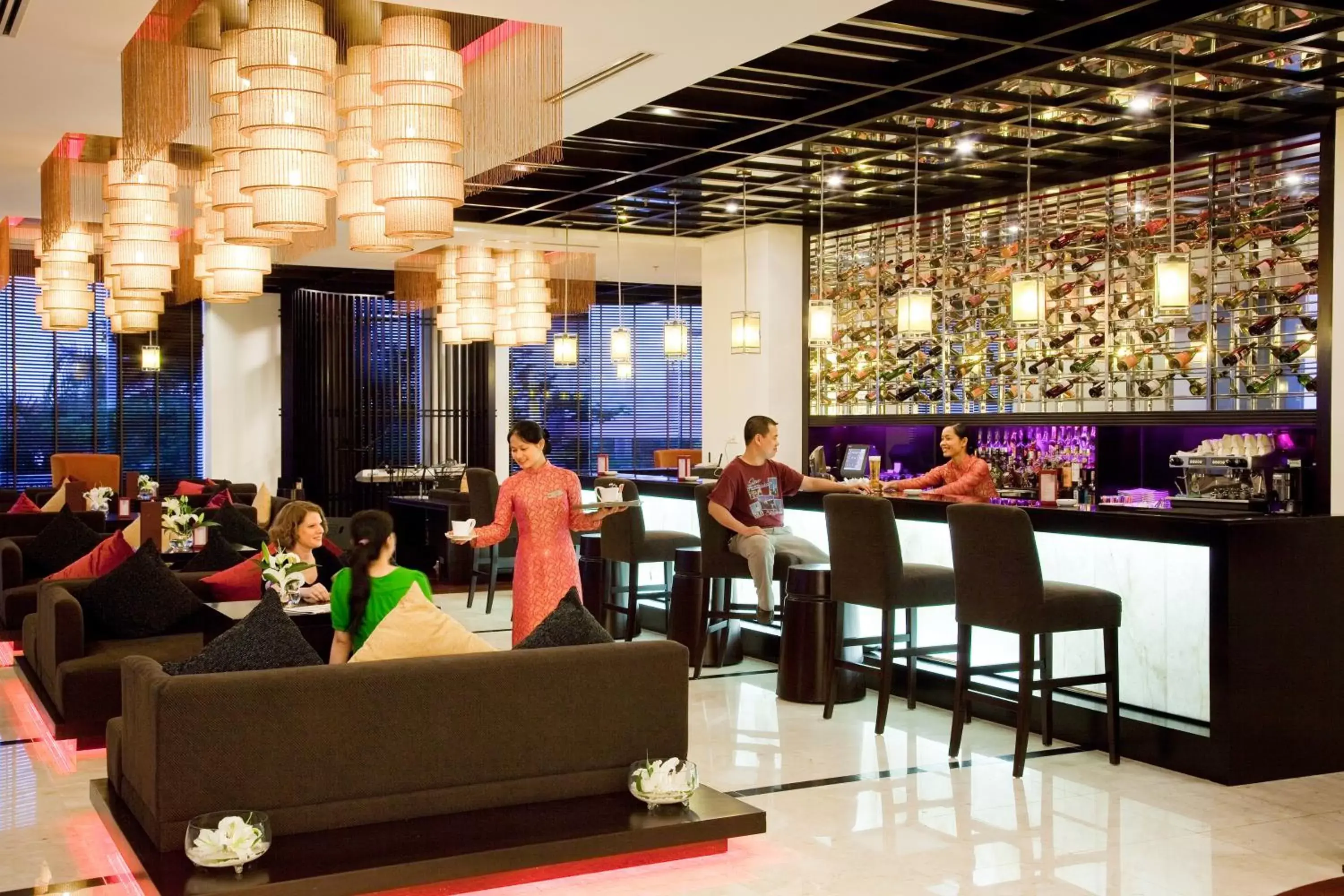 Lounge or bar, Restaurant/Places to Eat in Novotel Ha Long Bay Hotel