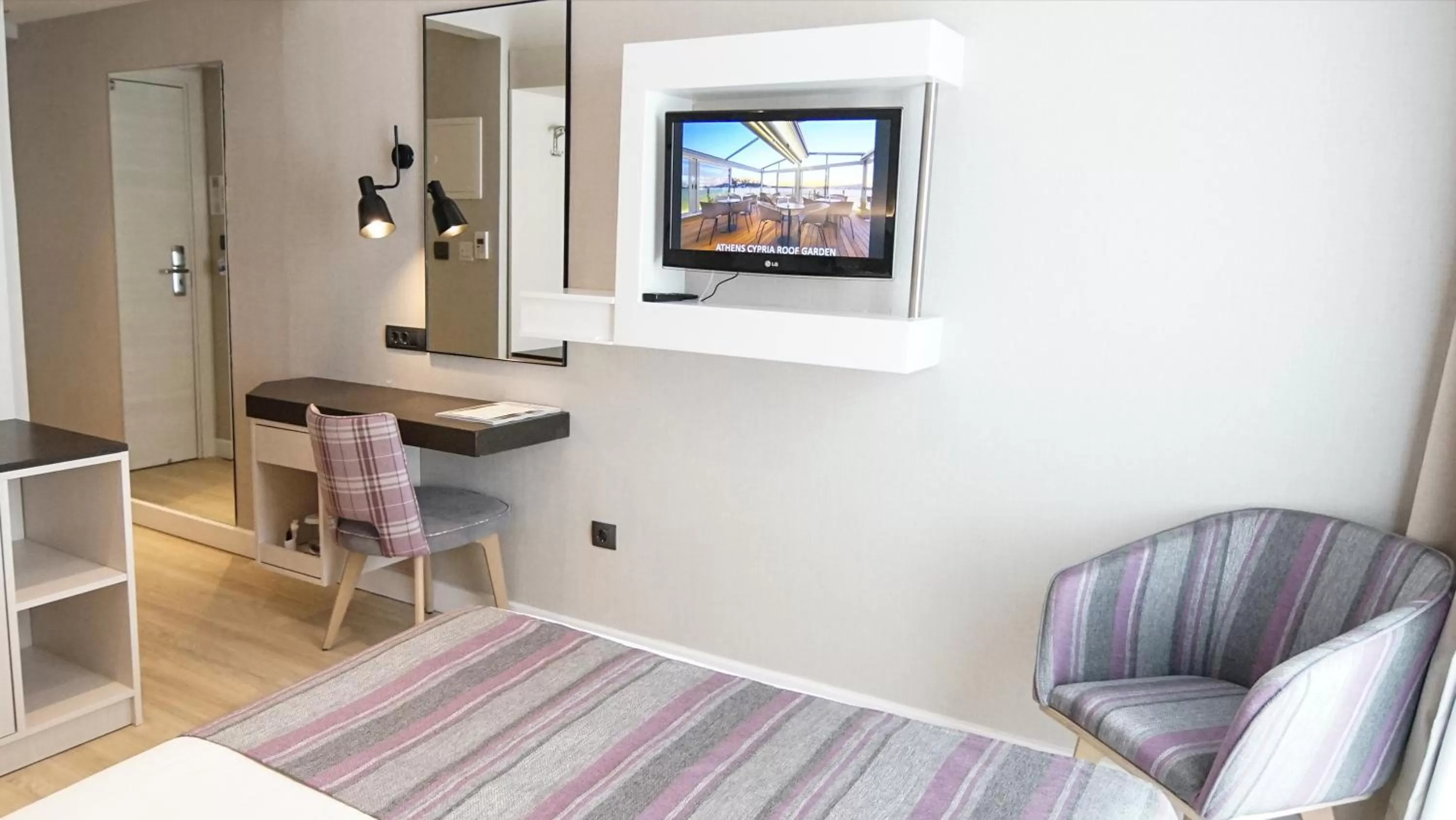 TV and multimedia, Bed in Athens Cypria Hotel