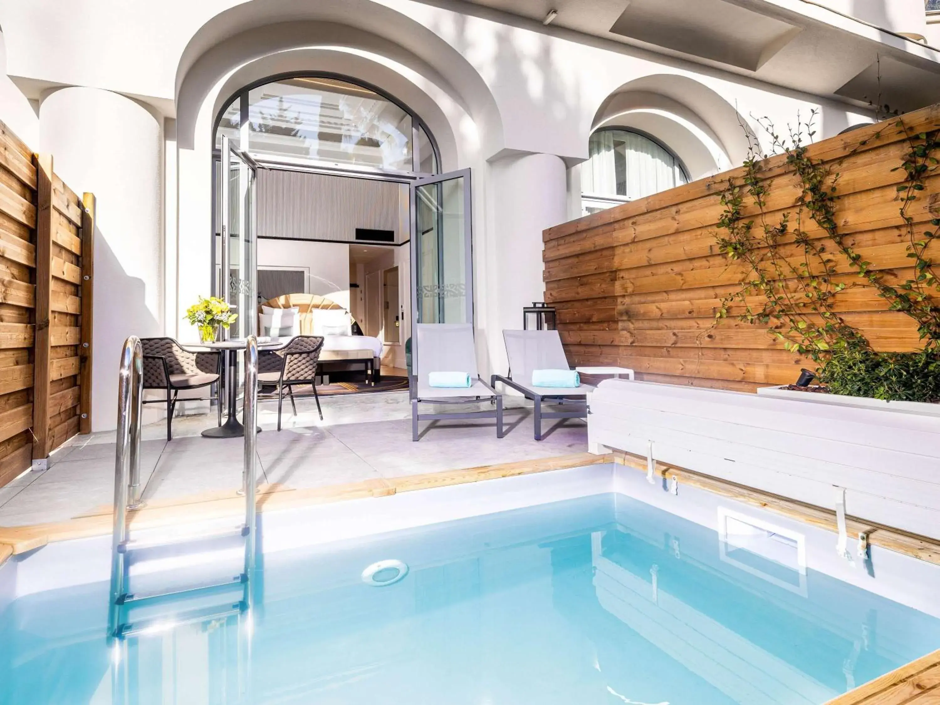 Property building, Swimming Pool in Le 1932 Hotel & Spa Cap d'Antibes - MGallery