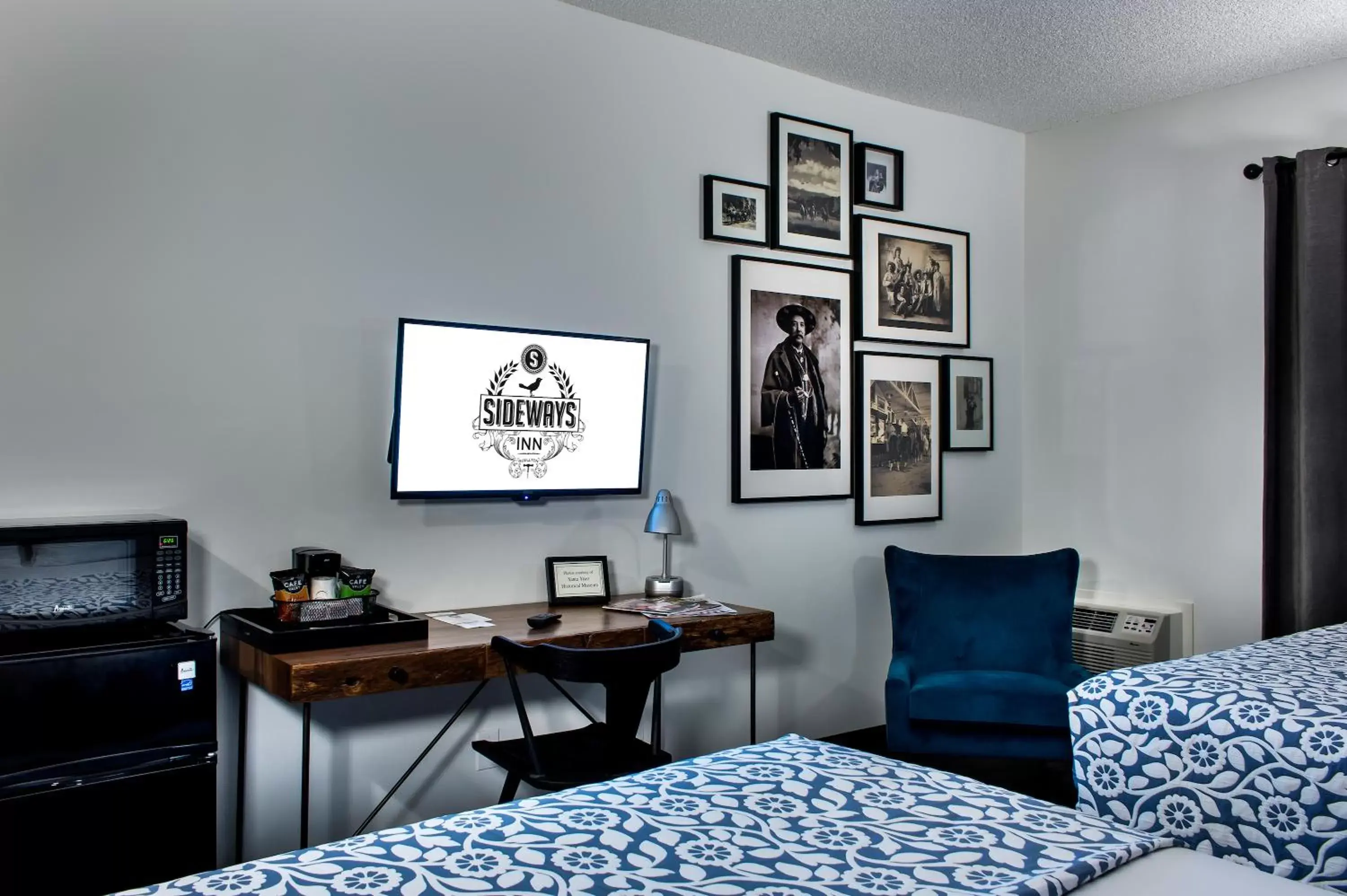 Bedroom, Bed in Sideways Inn Bedroom, Bed in Sideways Inn