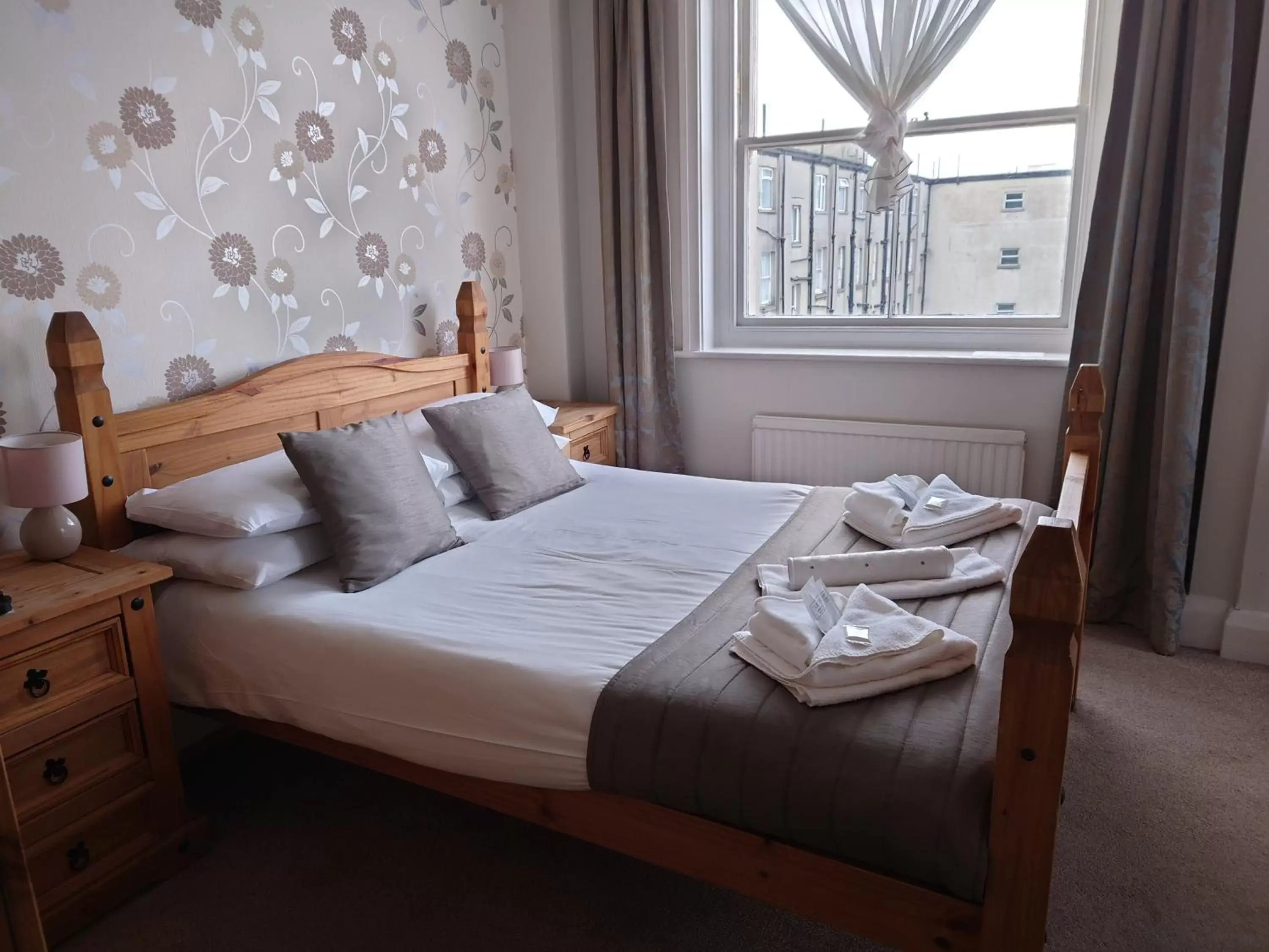 Bedroom, Bed in The Cumberland Hotel