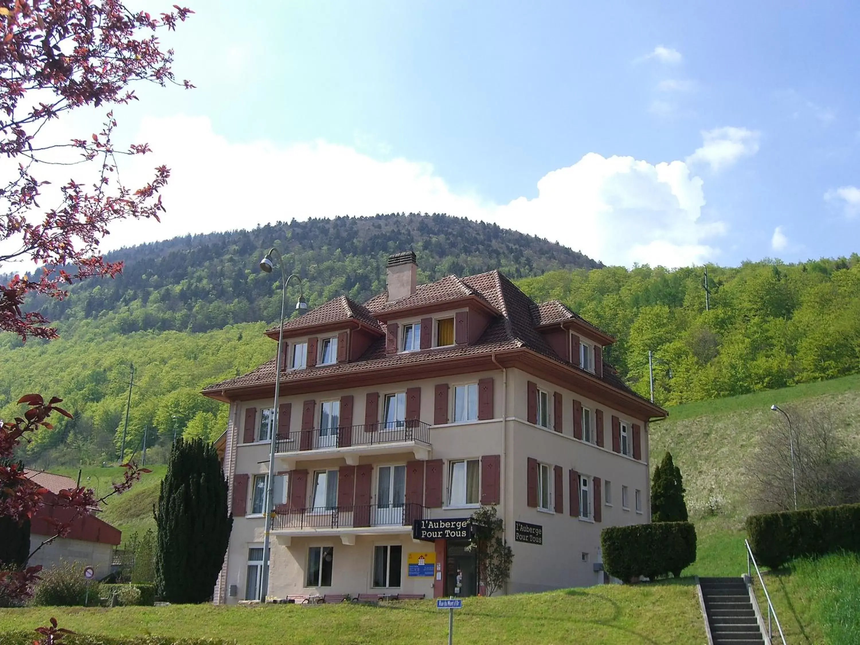 Nearby landmark, Property Building in Auberge Pour Tous