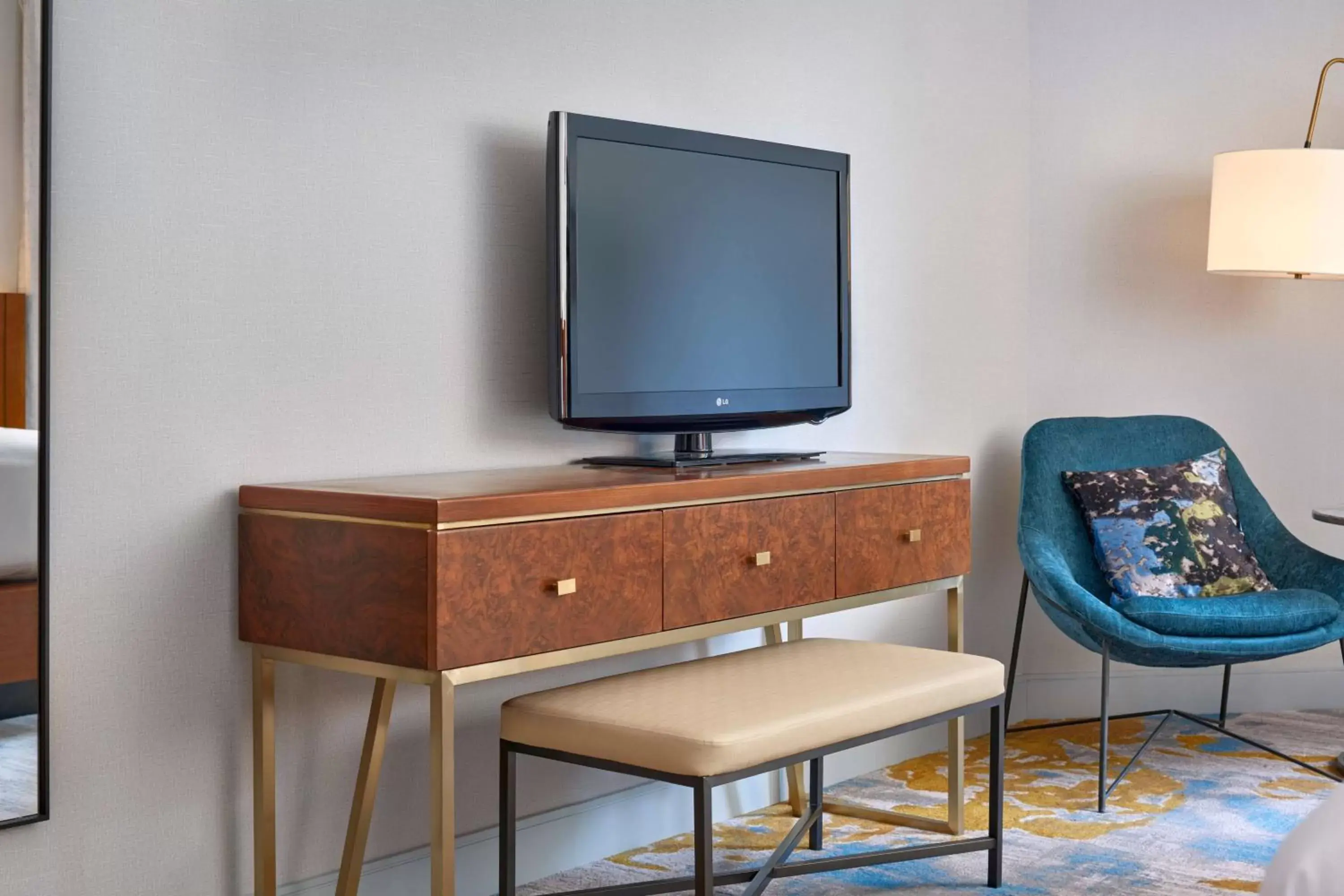 Photo of the whole room, TV/Entertainment Center in Metropolitan Hotel Vancouver