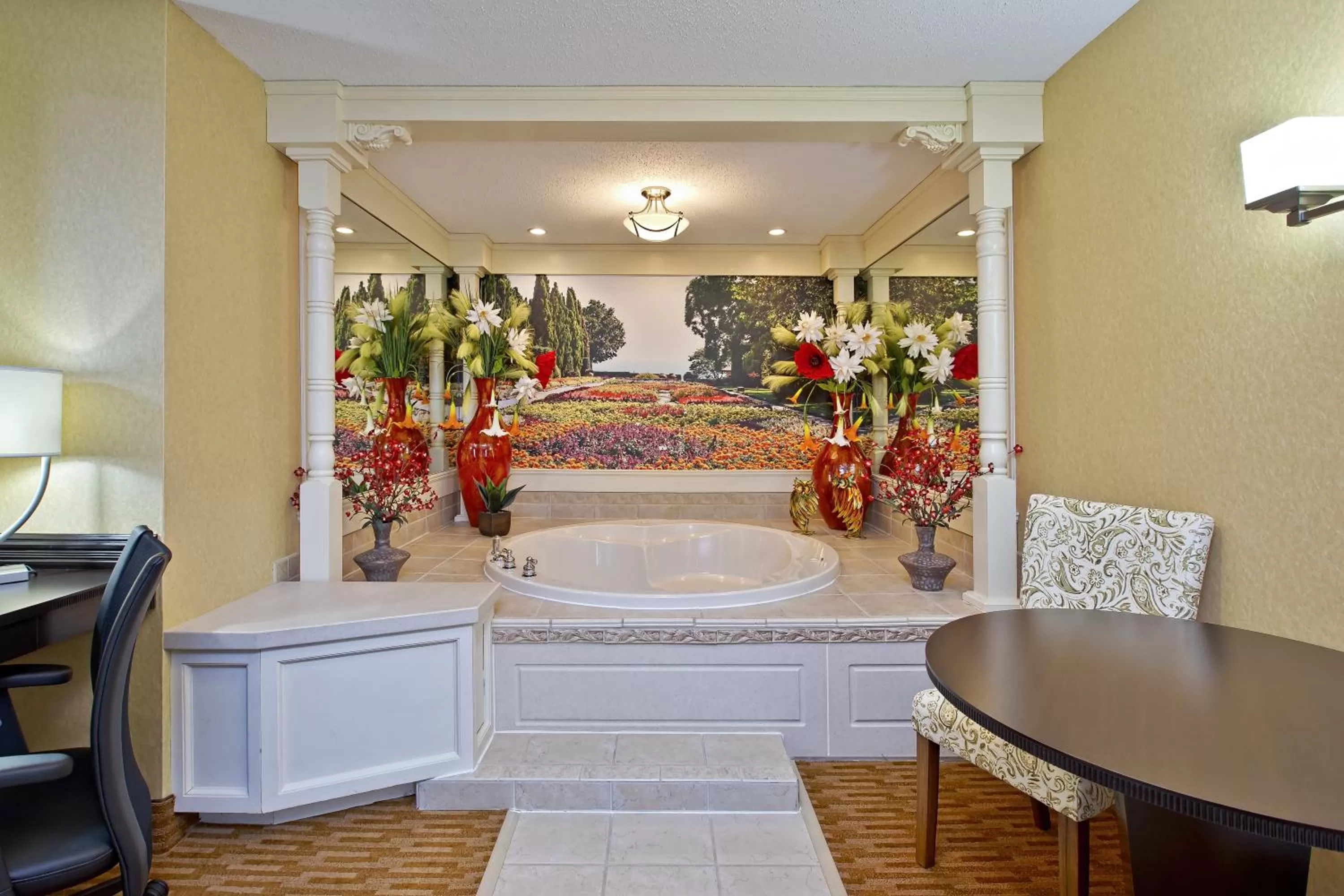 Photo of the whole room in Holiday Inn Express & Suites - Sharon-Hermitage by IHG