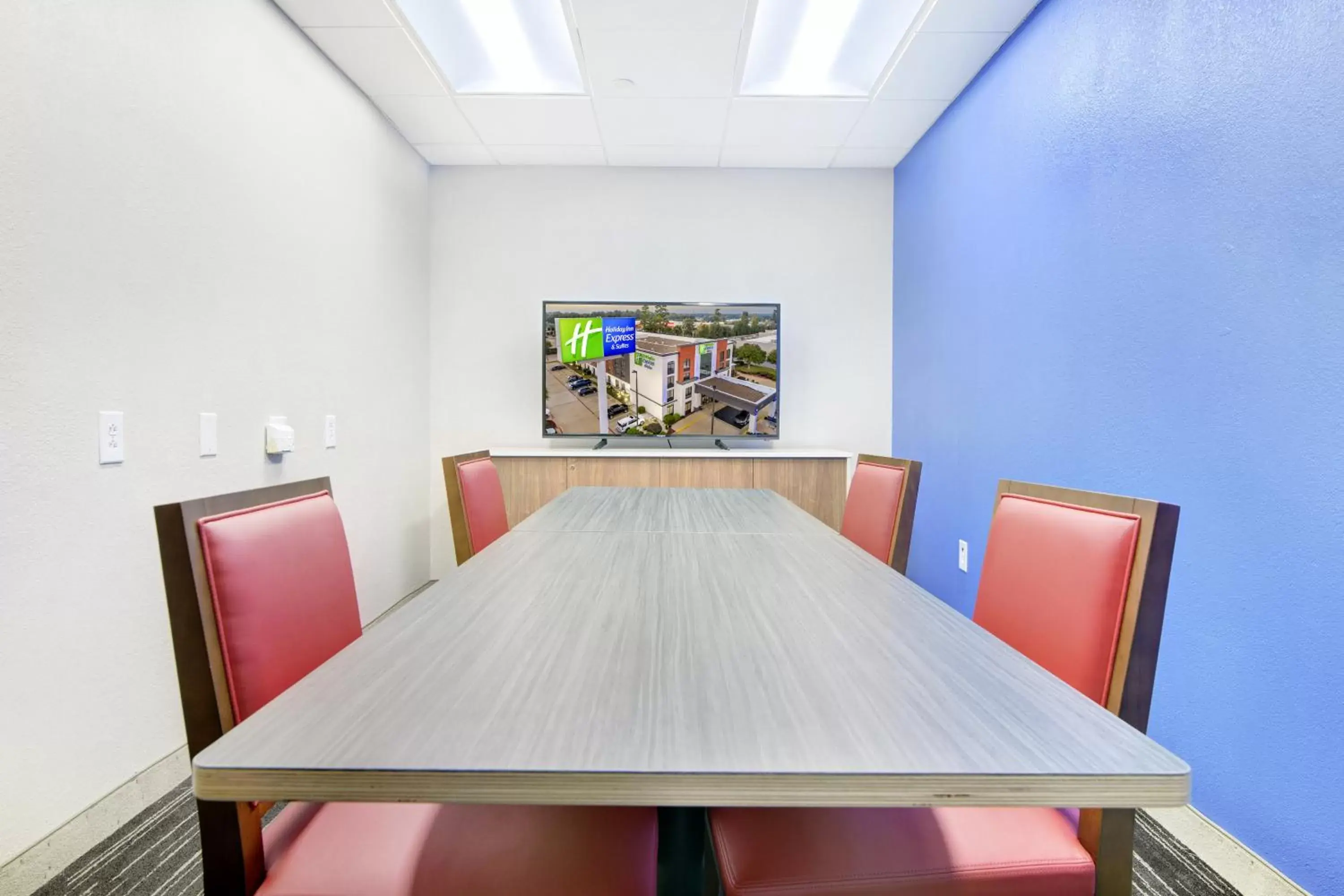 Dining Area in Holiday Inn Express & Suites Longview North, an IHG Hotel