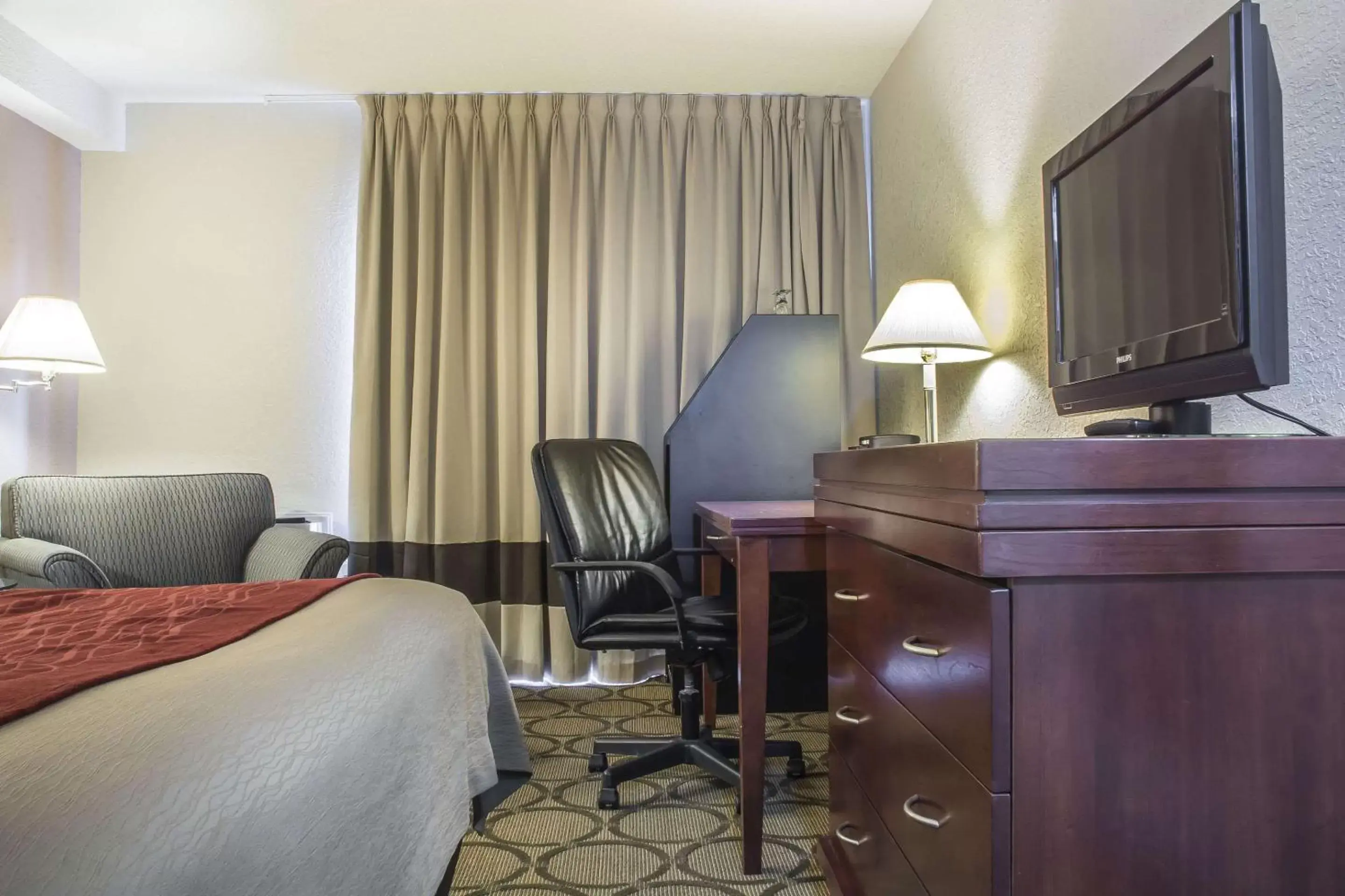 Photo of the whole room, Seating Area in Comfort Inn London - Ontario