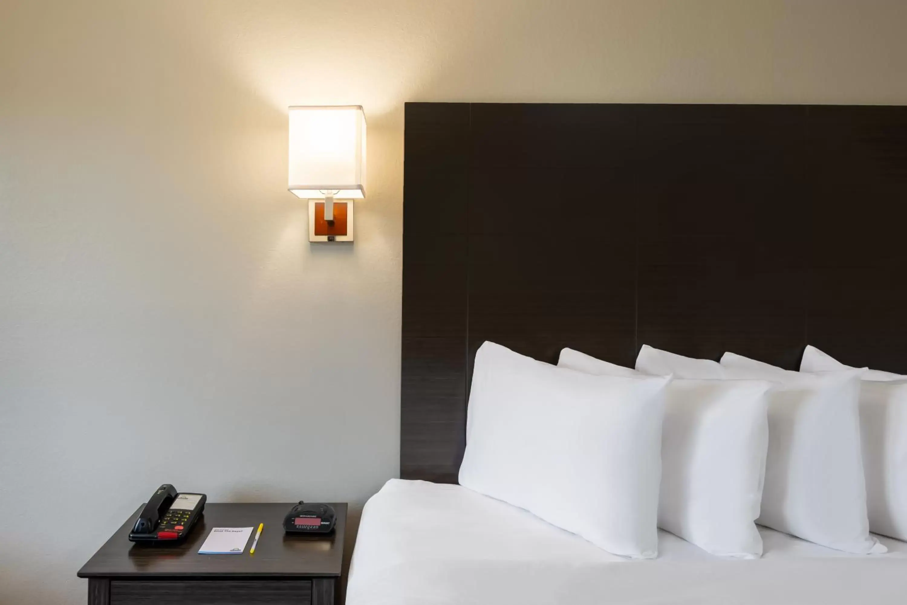 Bed in Days Inn by Wyndham Somerset PA I-70 I-76 Bed in Days Inn by Wyndham Somerset PA I-70 I-76