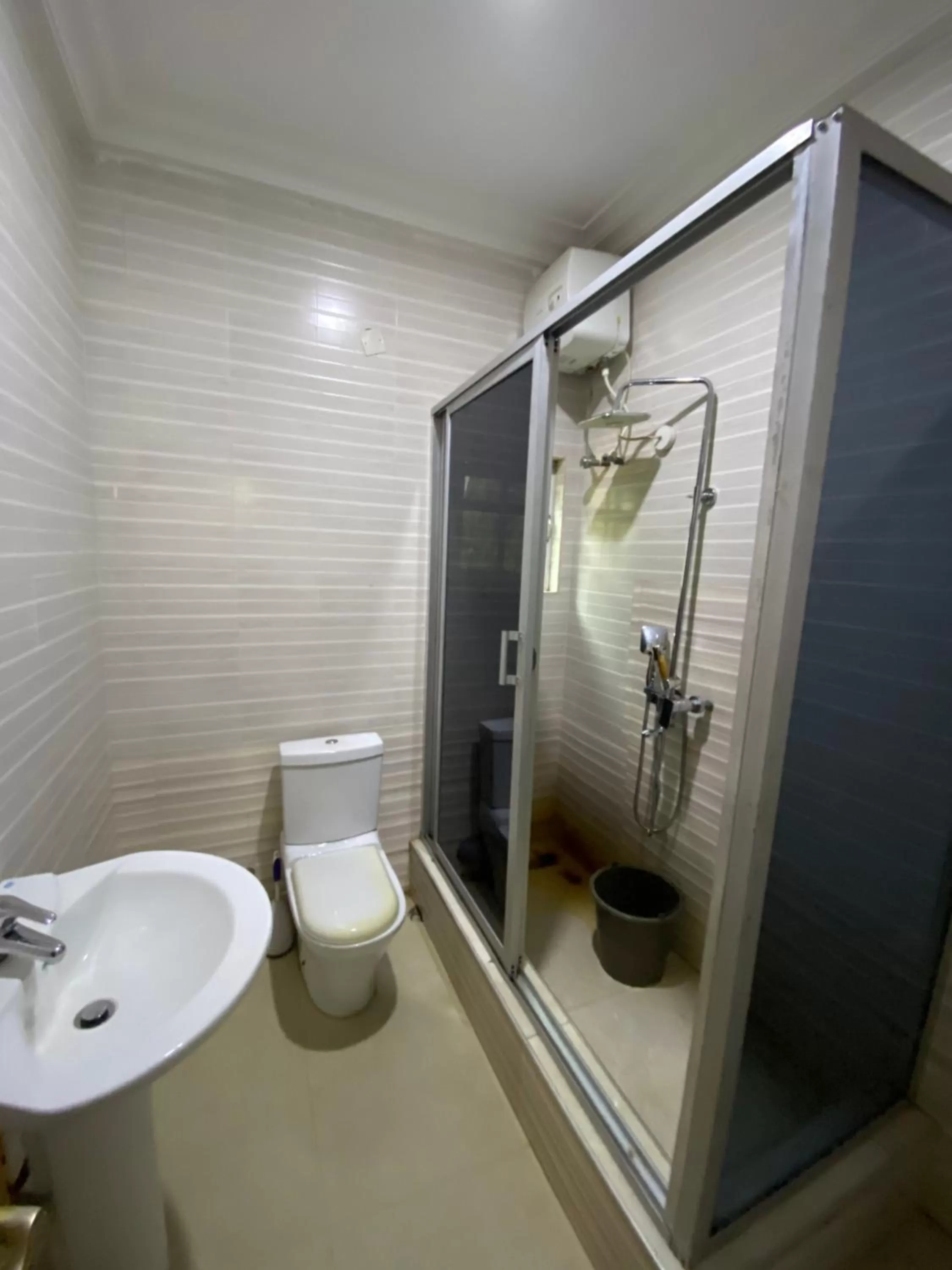 Nue-Crest Hotels & Suites