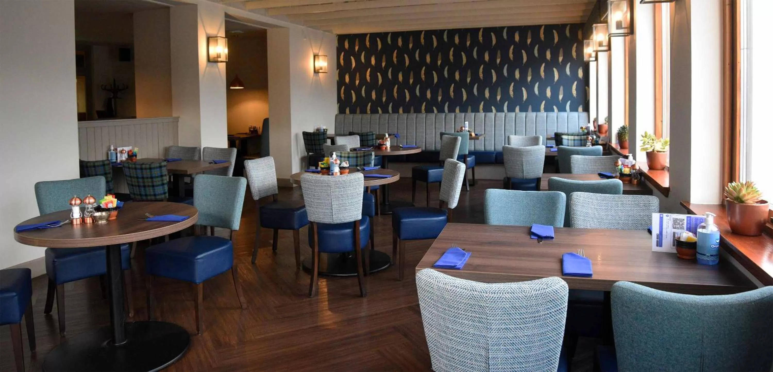 Restaurant/places to eat in The Royal Hotel