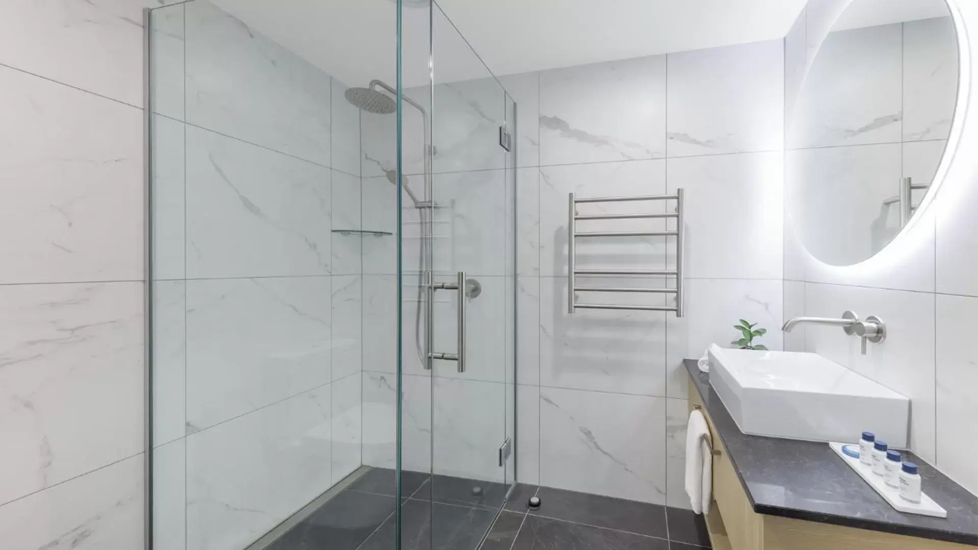 Bathroom in Oaks Queenstown Shores Resort Bathroom in Oaks Queenstown Shores Resort