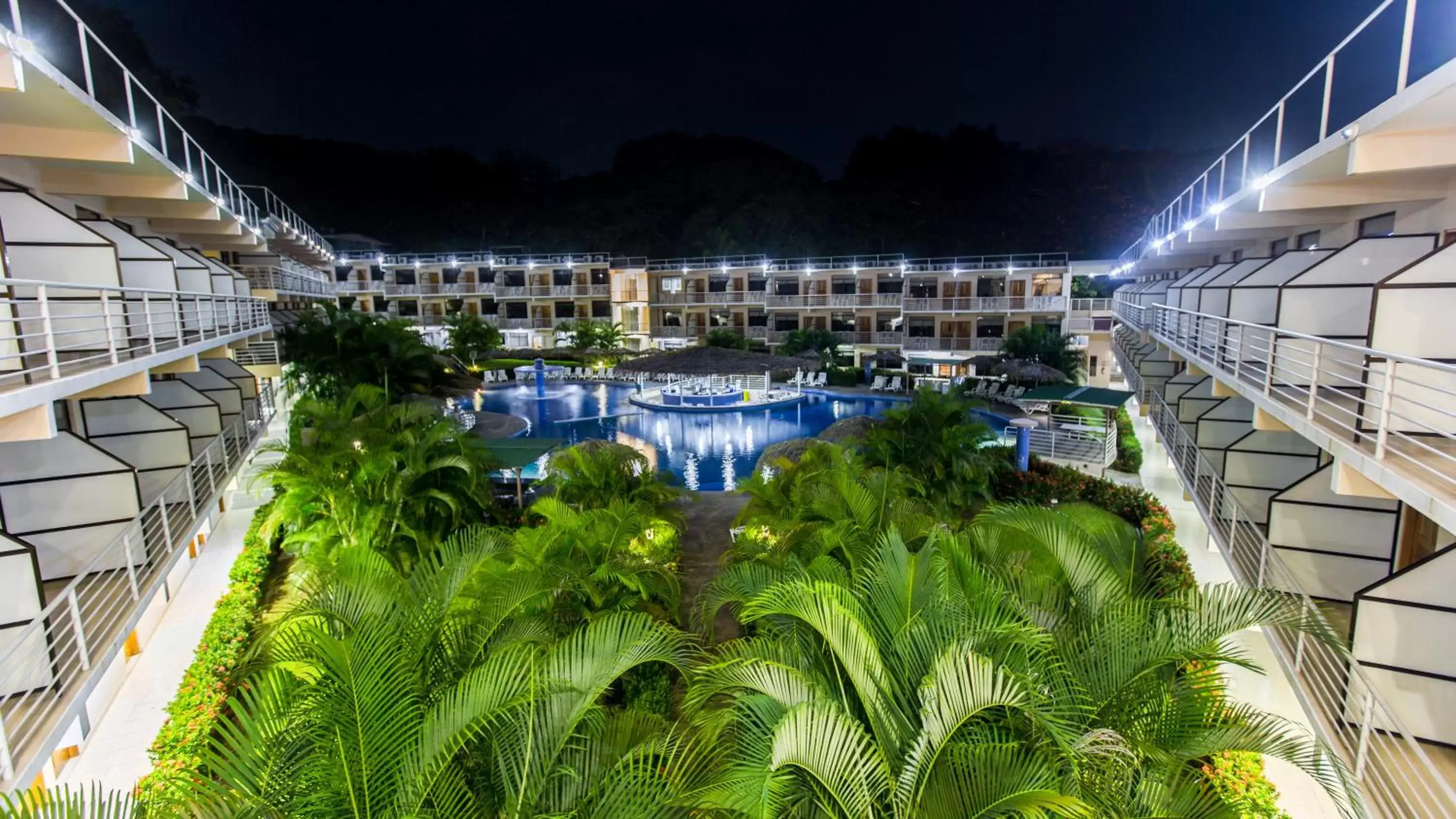 Swimming pool in Hotel Arenas en Punta Leona Swimming pool in Hotel Arenas en Punta Leona