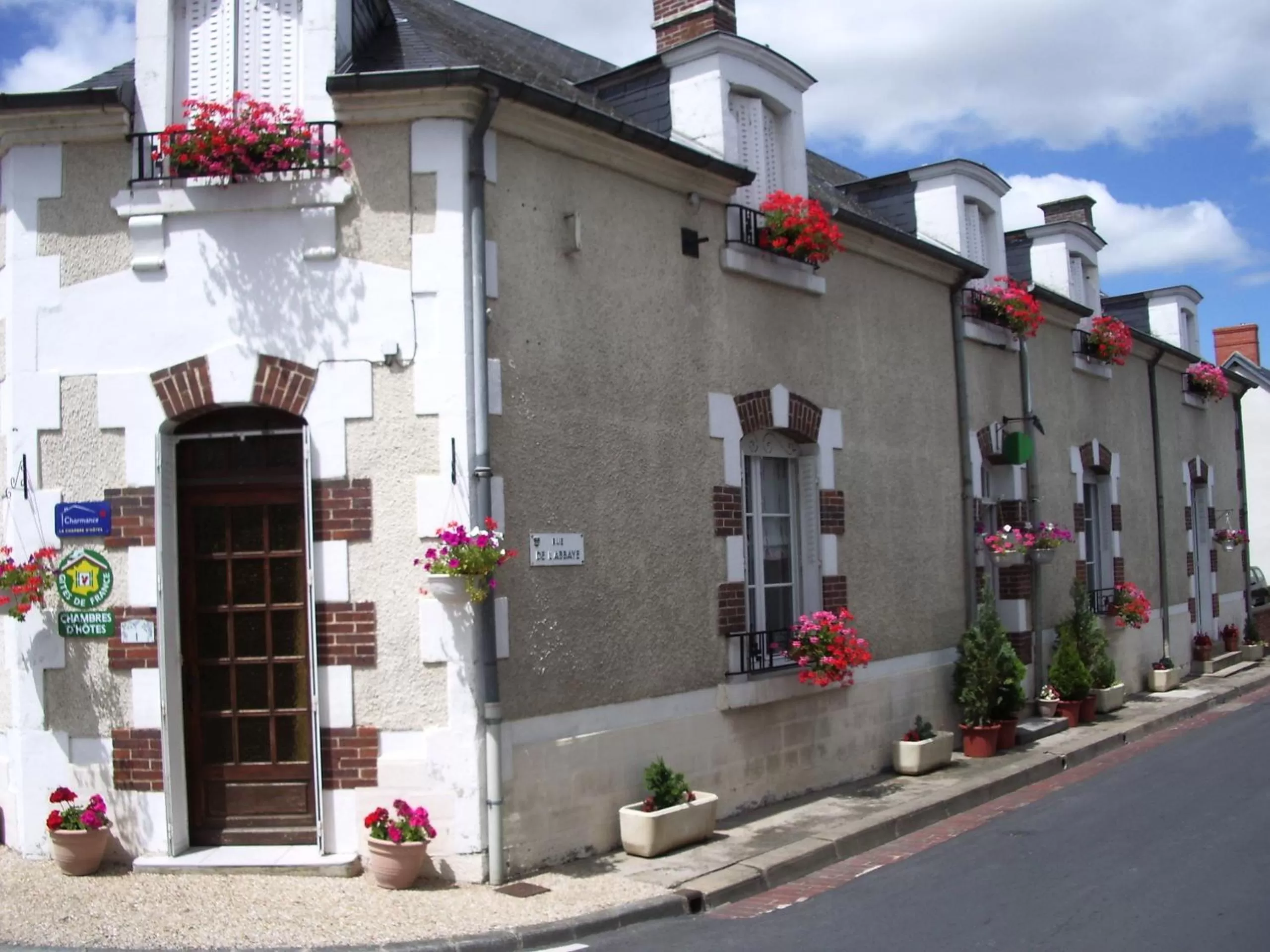 Facade/entrance, Property Building in Les Glycines