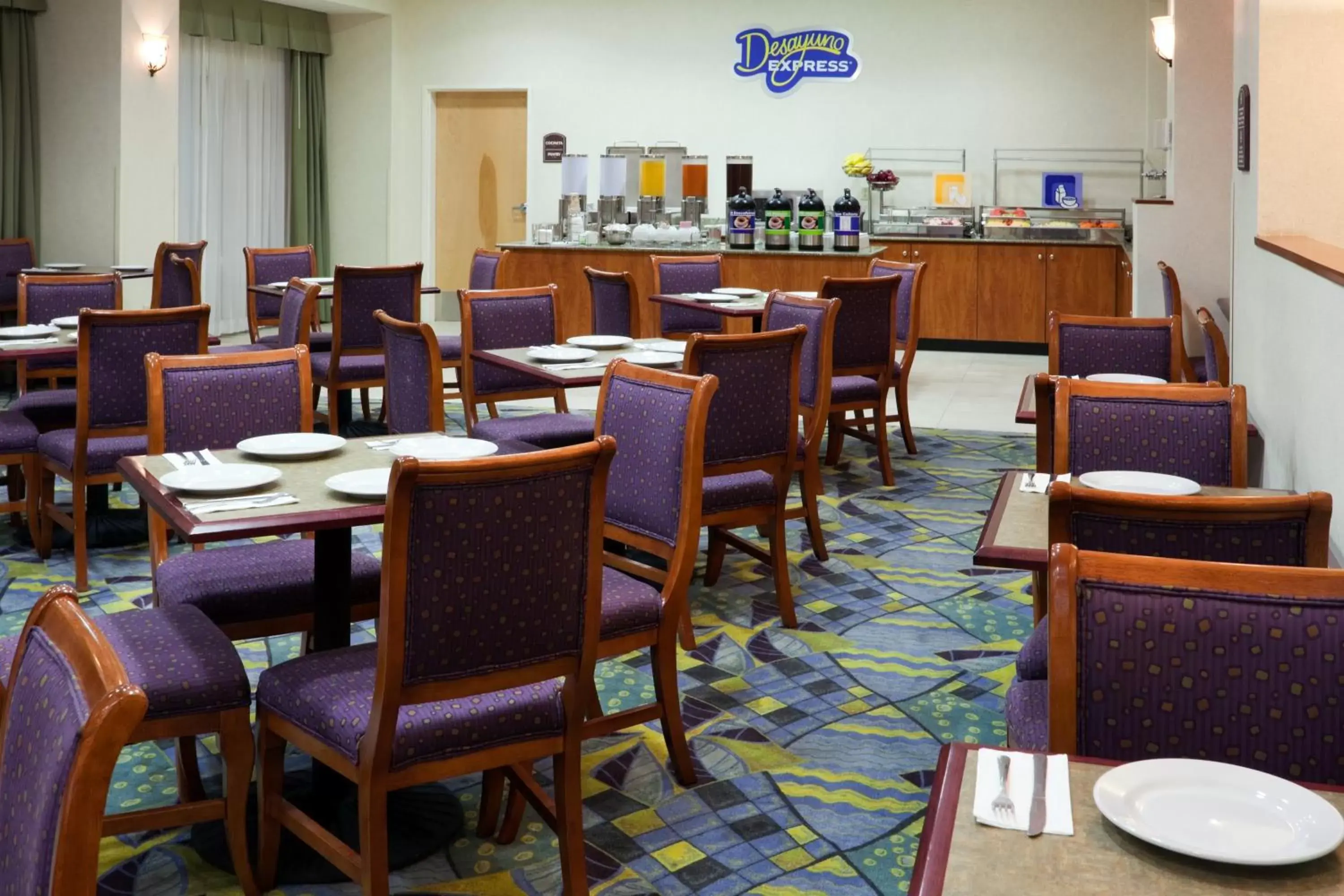 Breakfast, Restaurant/Places to Eat in Holiday Inn Express & Suites Toluca Zona Aeropuerto, an IHG Hotel
