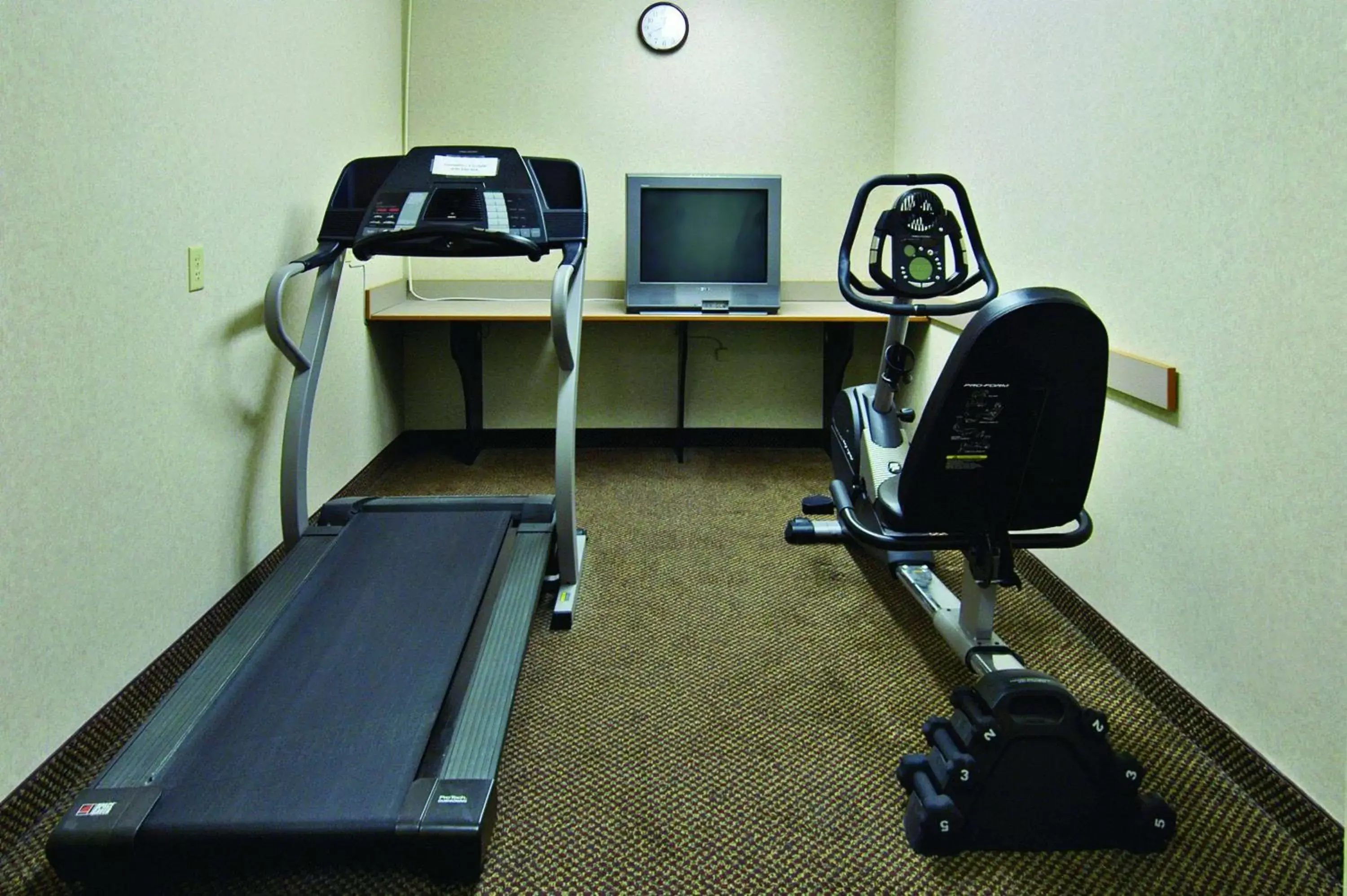 Fitness centre/facilities, Fitness Center/Facilities in Howard Johnson by Wyndham Elk Grove Village - Chicago O'Hare