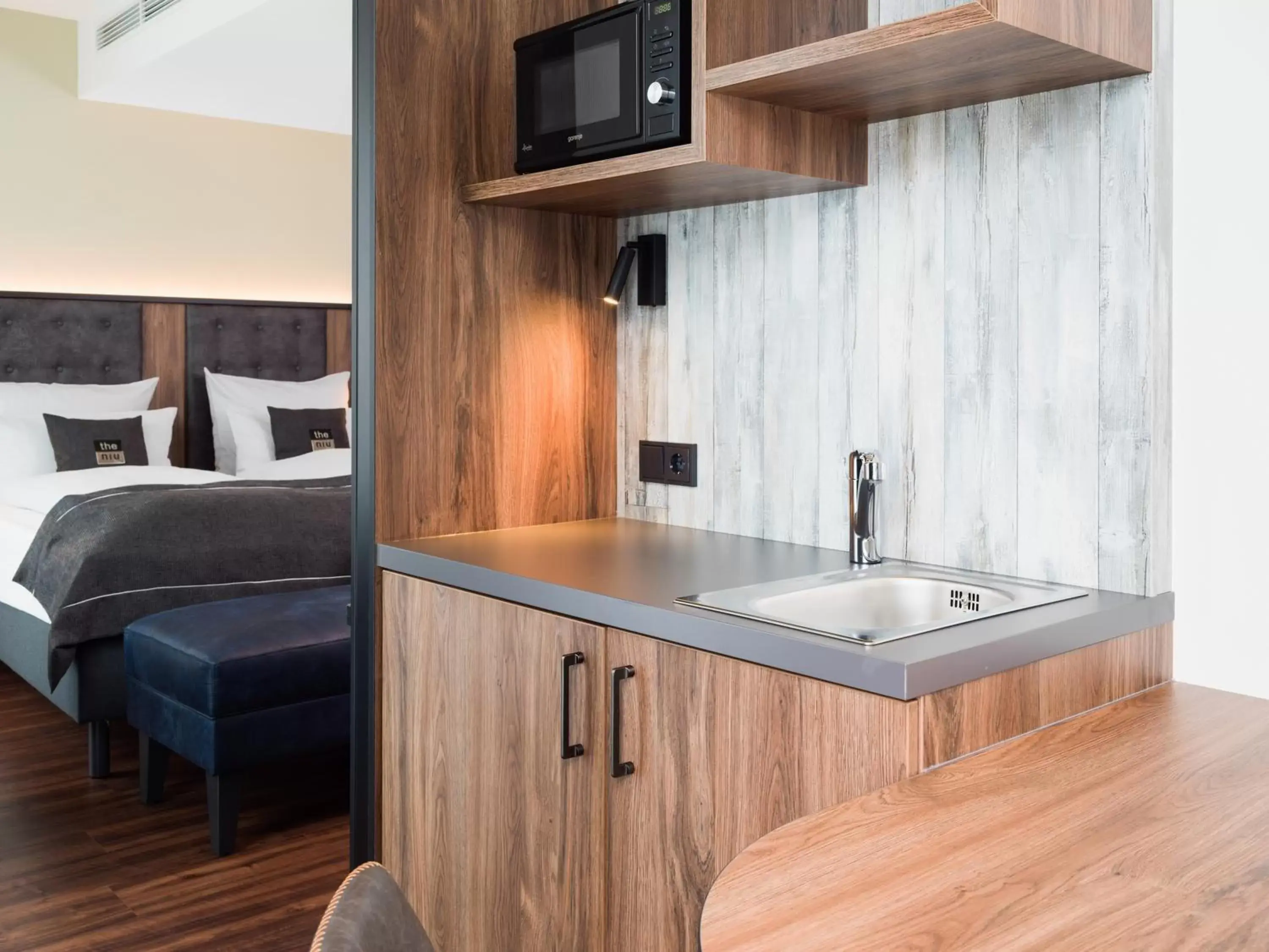 Kitchen or kitchenette, Bed in Holiday Inn - the niu, Saddle Fürth by IHG Kitchen or kitchenette, Bed in Holiday Inn - the niu, Saddle Fürth by IHG
