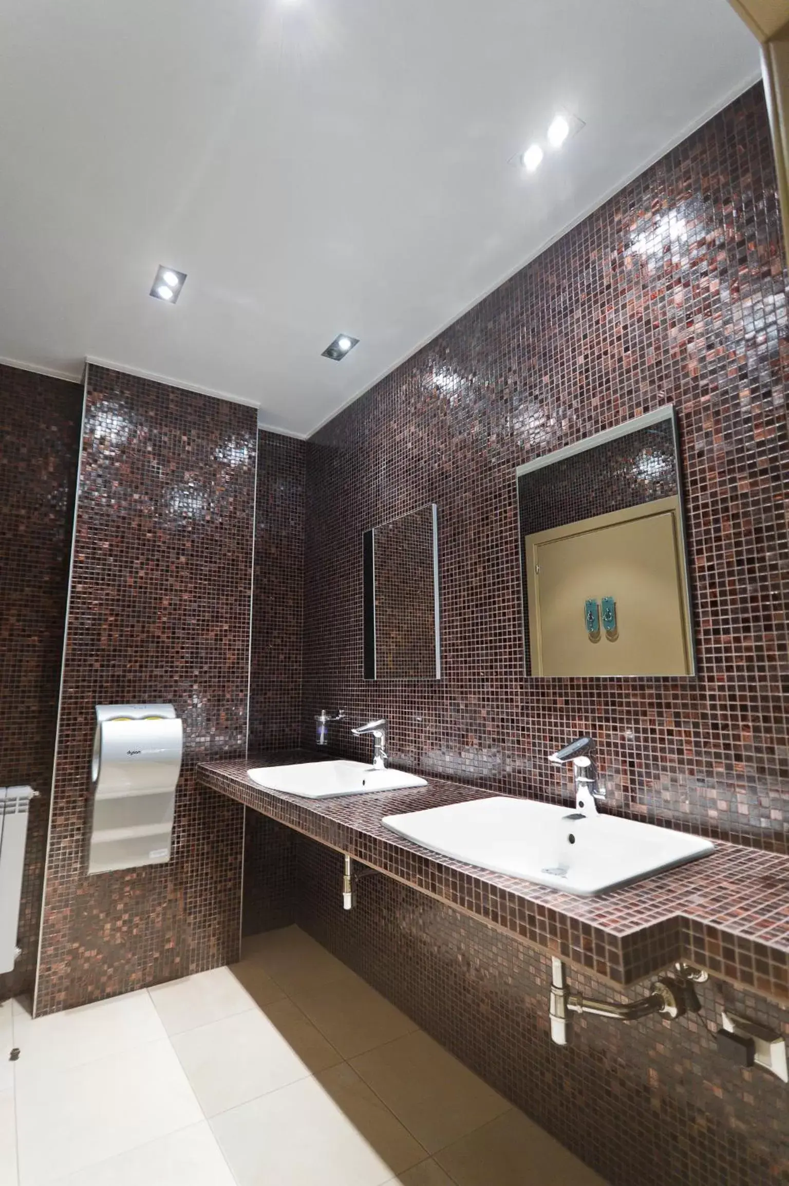 Bathroom in Melqart Hotel