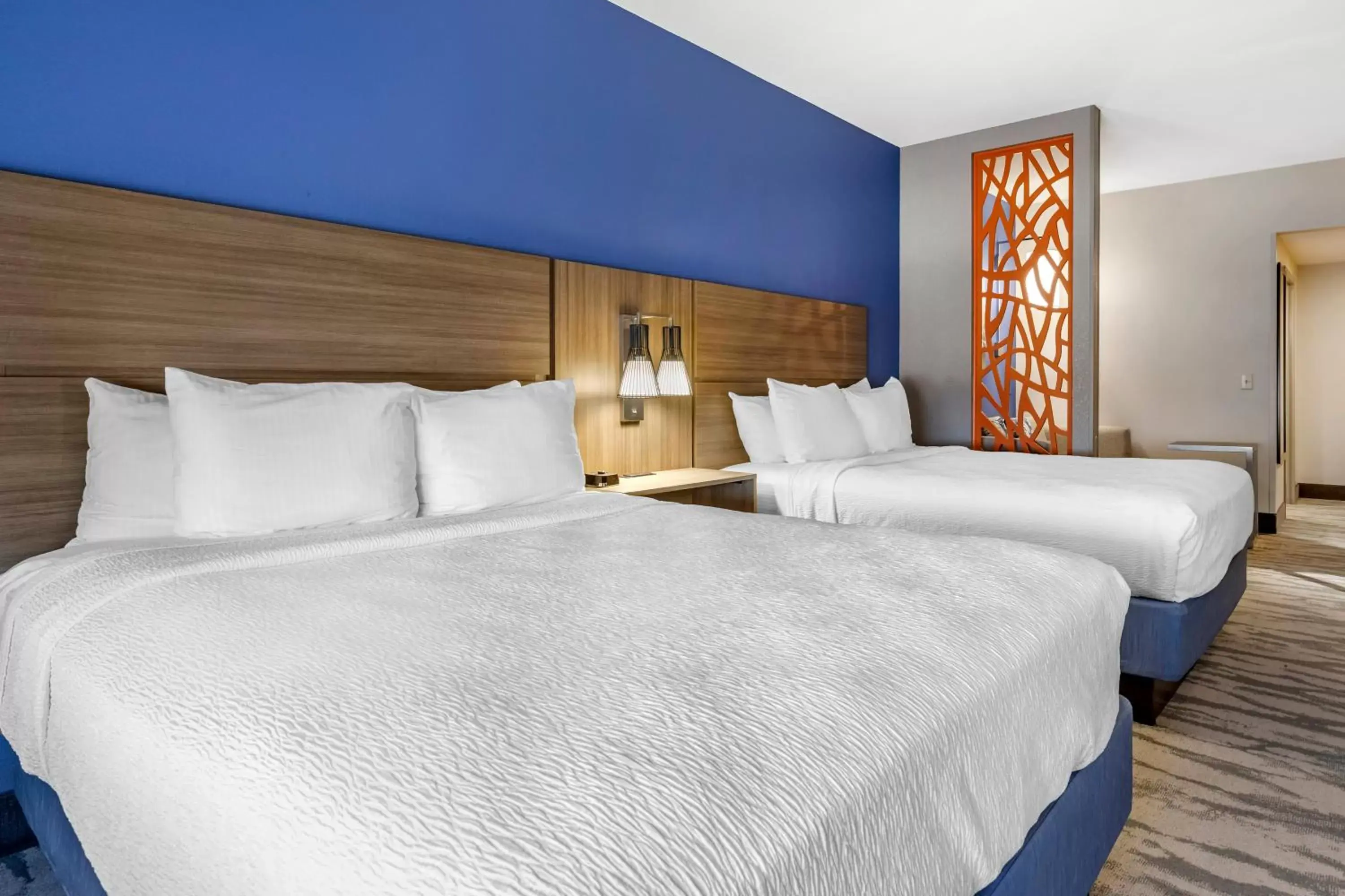 Bed in Best Western Plus Castlerock Inn & Suites