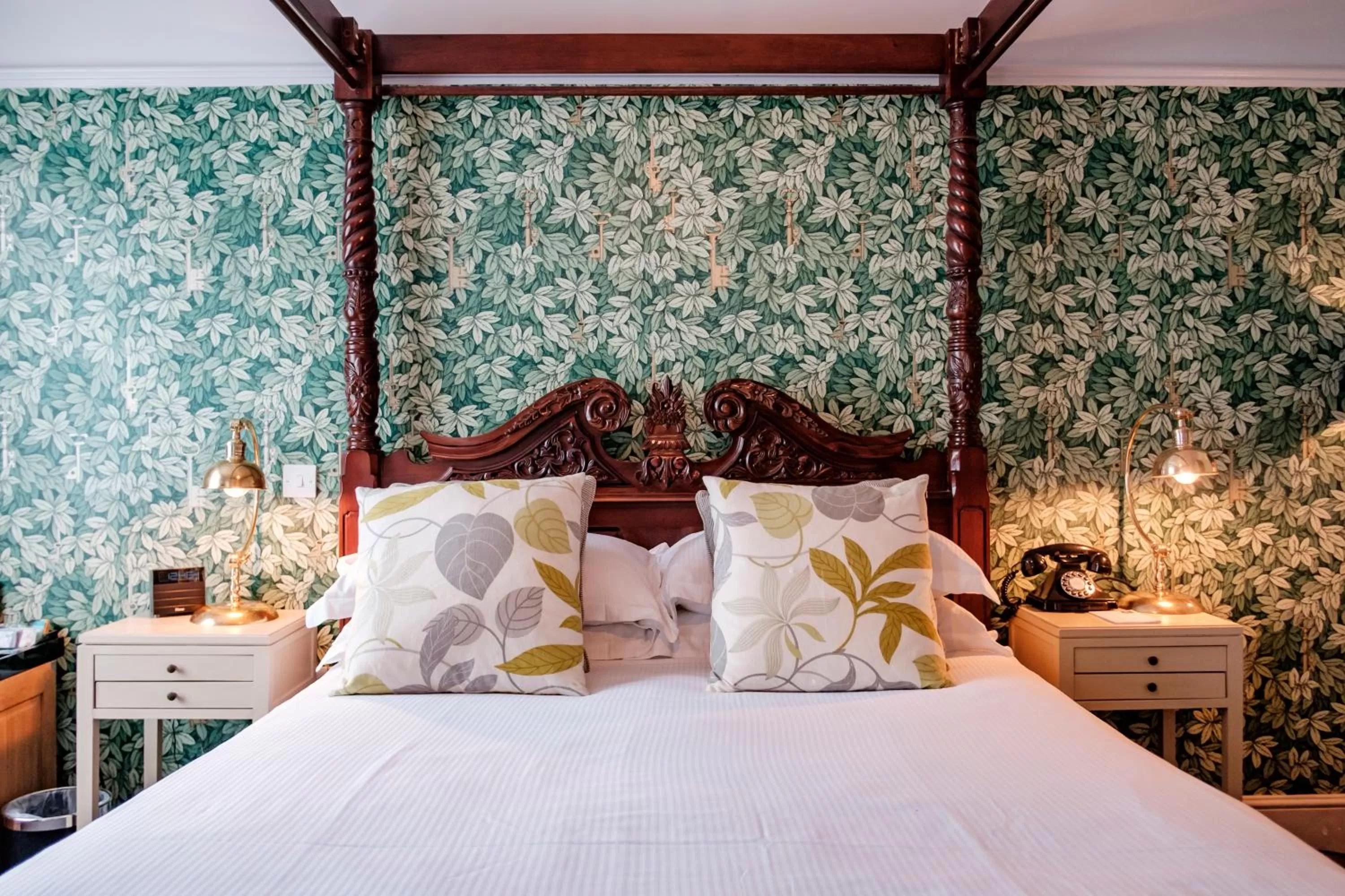 Bedroom, Bed in The Bull Hotel