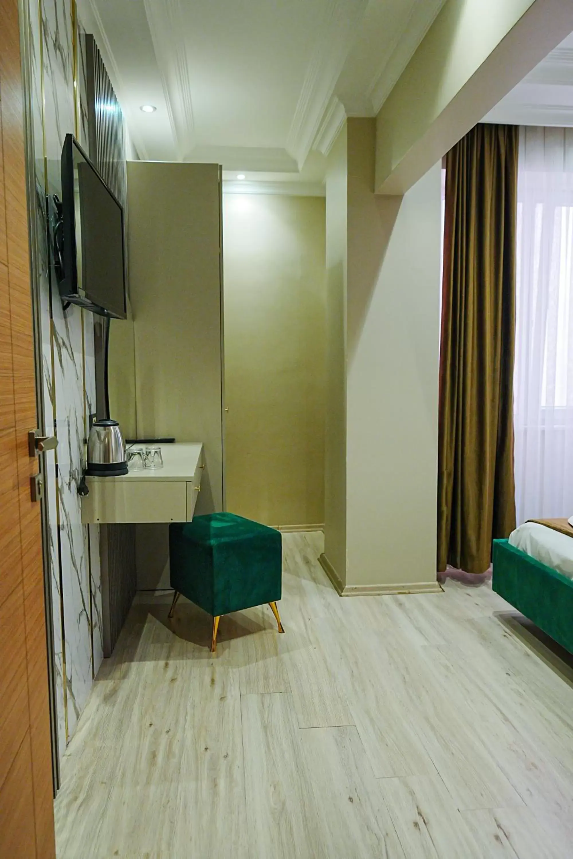 Massage, TV/Entertainment Center in Reyyan Hotel