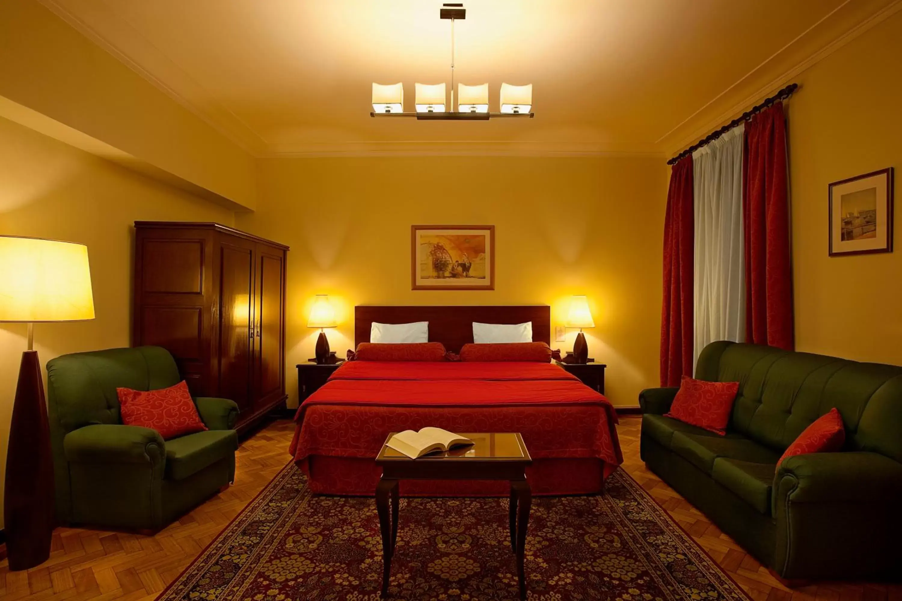 Photo of the whole room, Bed in Pao de Acucar Hotel