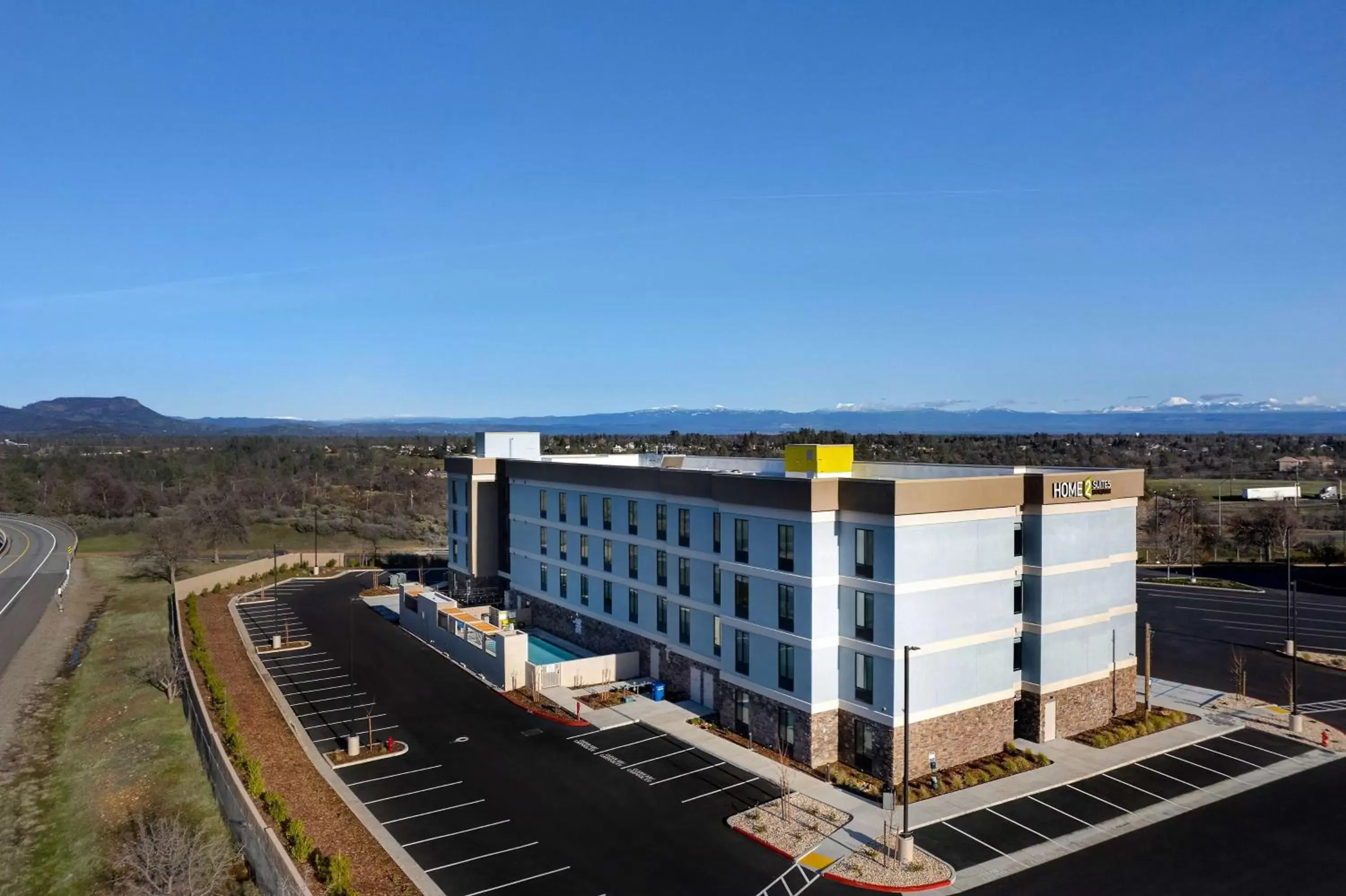 Property building in Home2 Suites By Hilton Redding Property building in Home2 Suites By Hilton Redding