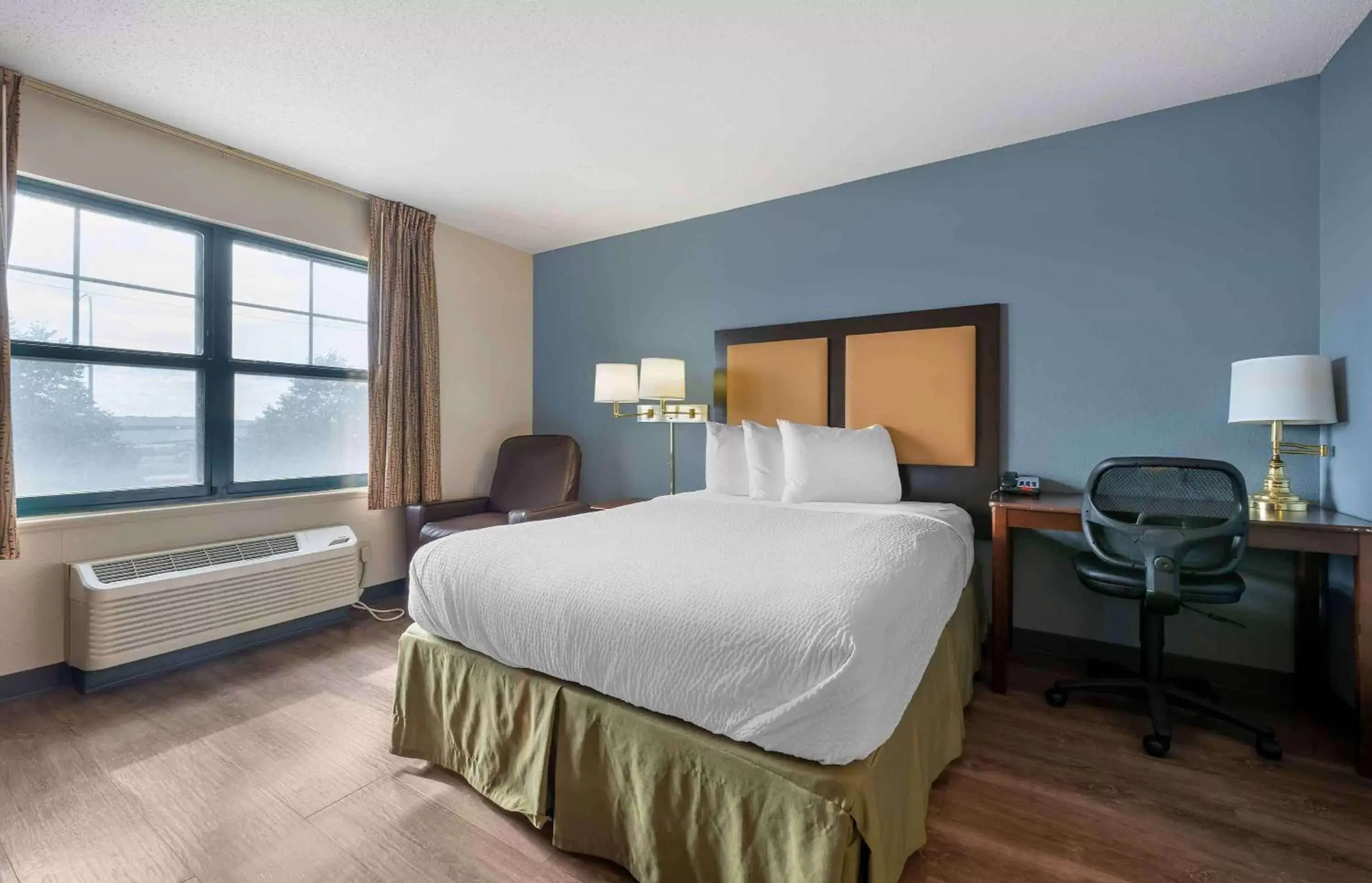 Bedroom in Extended Stay America Suites - Chicago - Romeoville - Bollingbrook