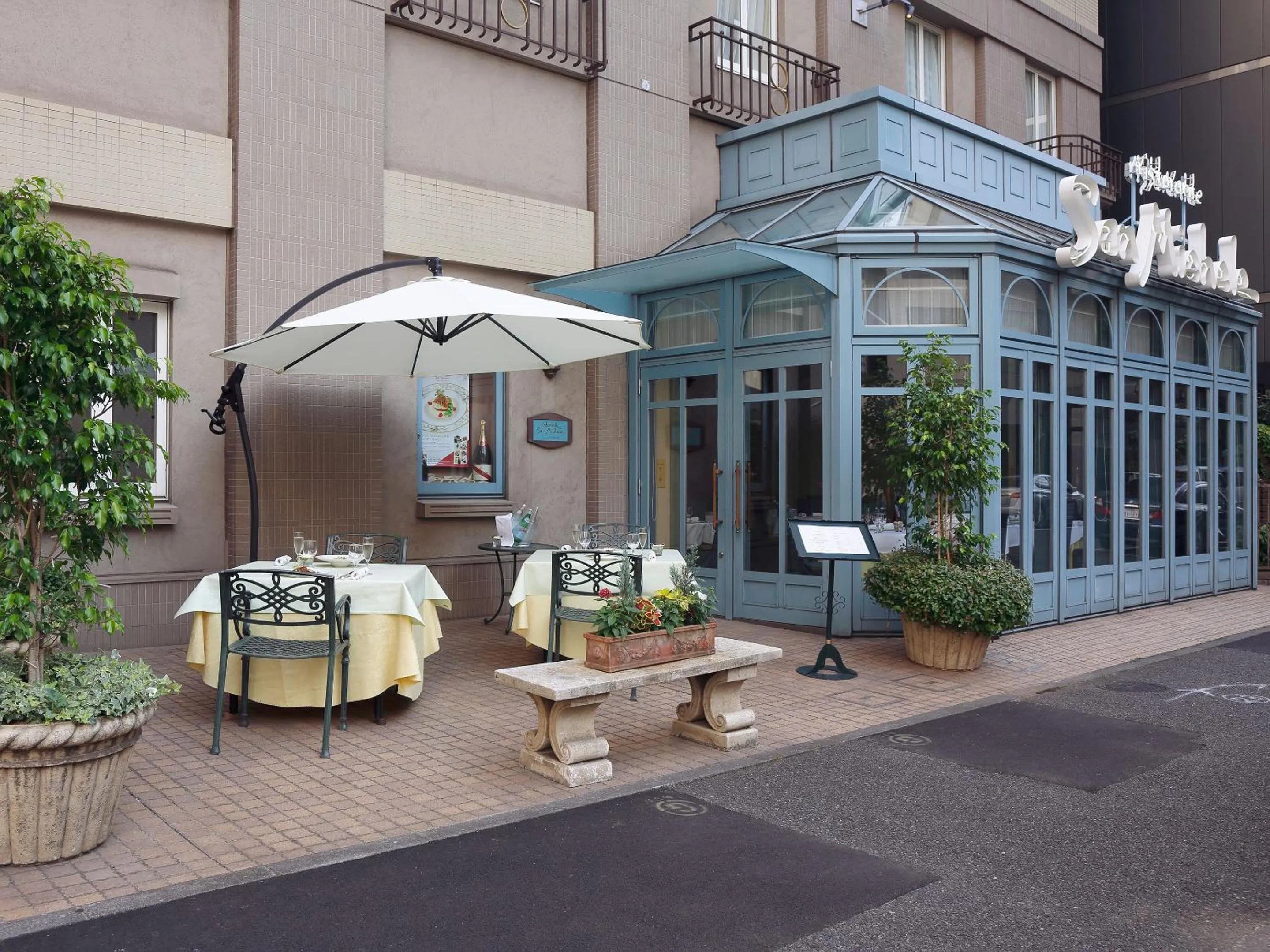 Facade/entrance in Hotel Monterey Lasoeur Ginza