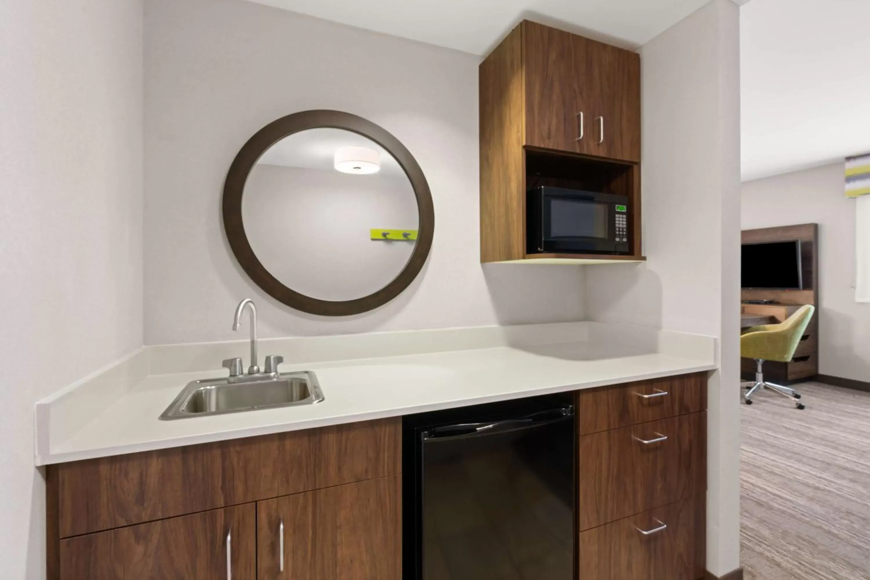 Kitchen or kitchenette, Kitchen/Kitchenette in Hampton Inn & Suites Burlington