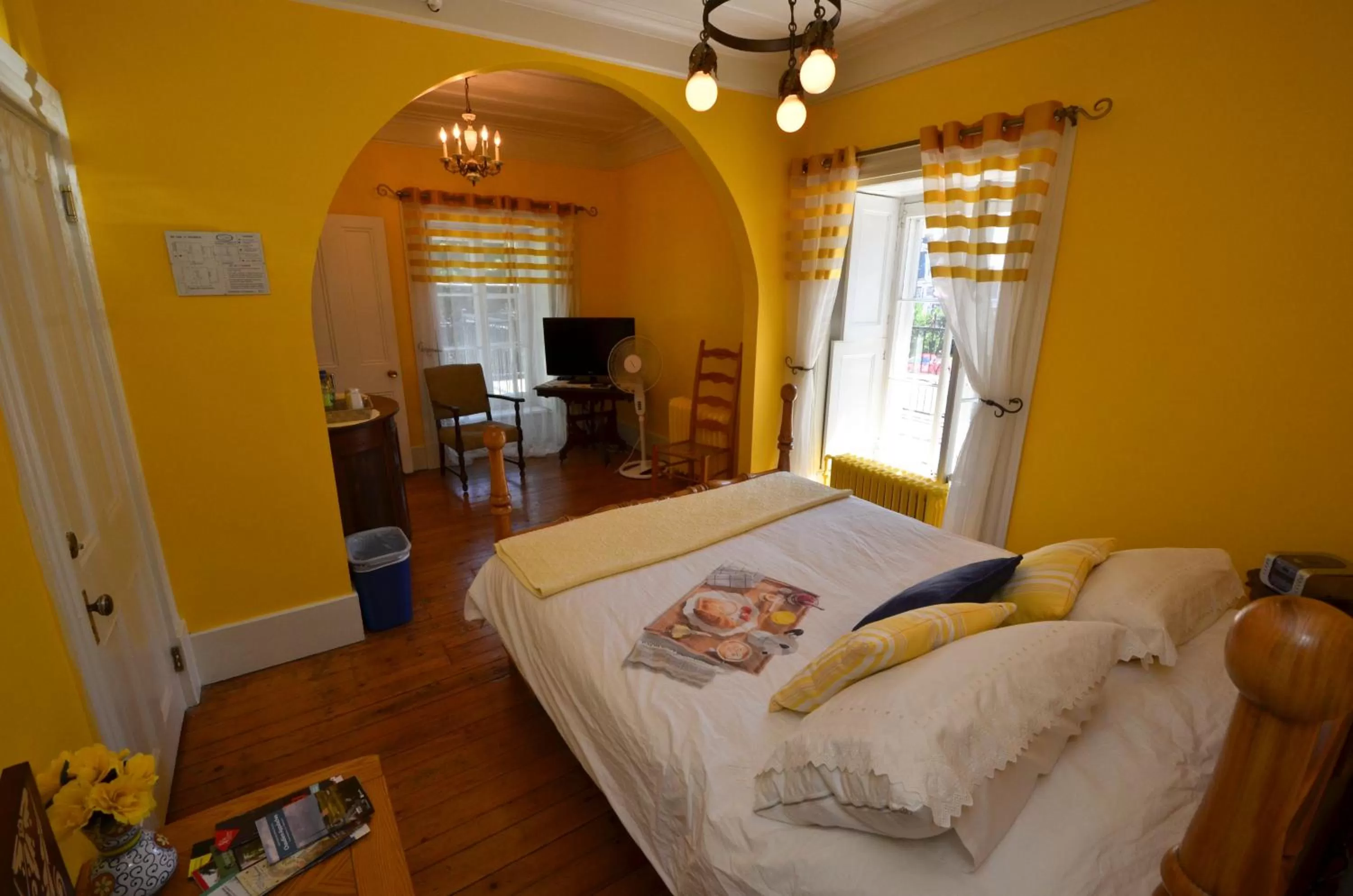 Photo of the whole room in La Maison Rousseau