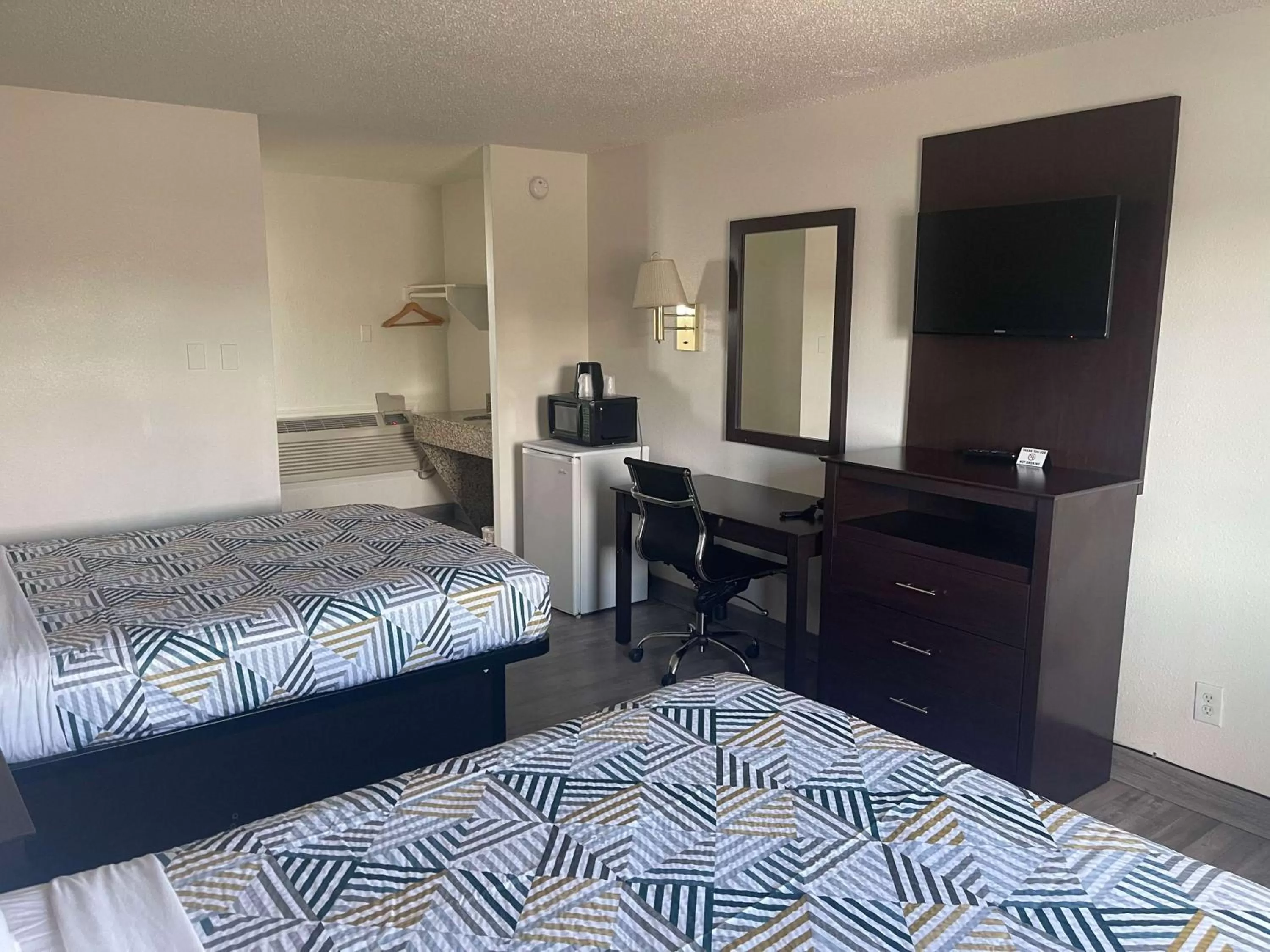Bedroom, Bed in Motel 6 Hermiston OR Umatilla
