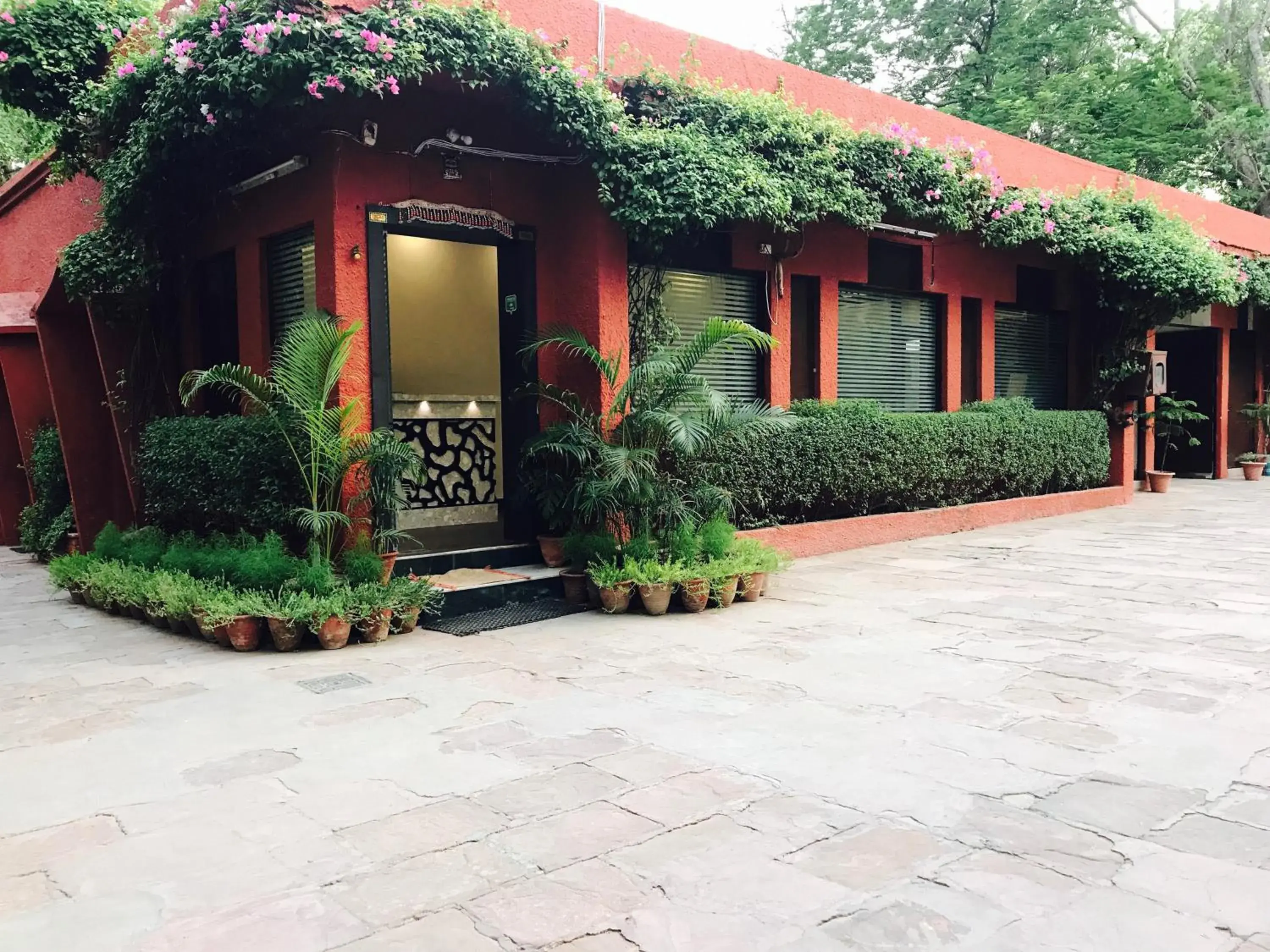 Lobby or reception in Hotel Sheela, 100m from Taj Mahal Lobby or reception in Hotel Sheela, 100m from Taj Mahal