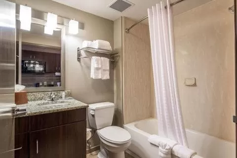 Bathroom in Suburban Studios Midland I-20