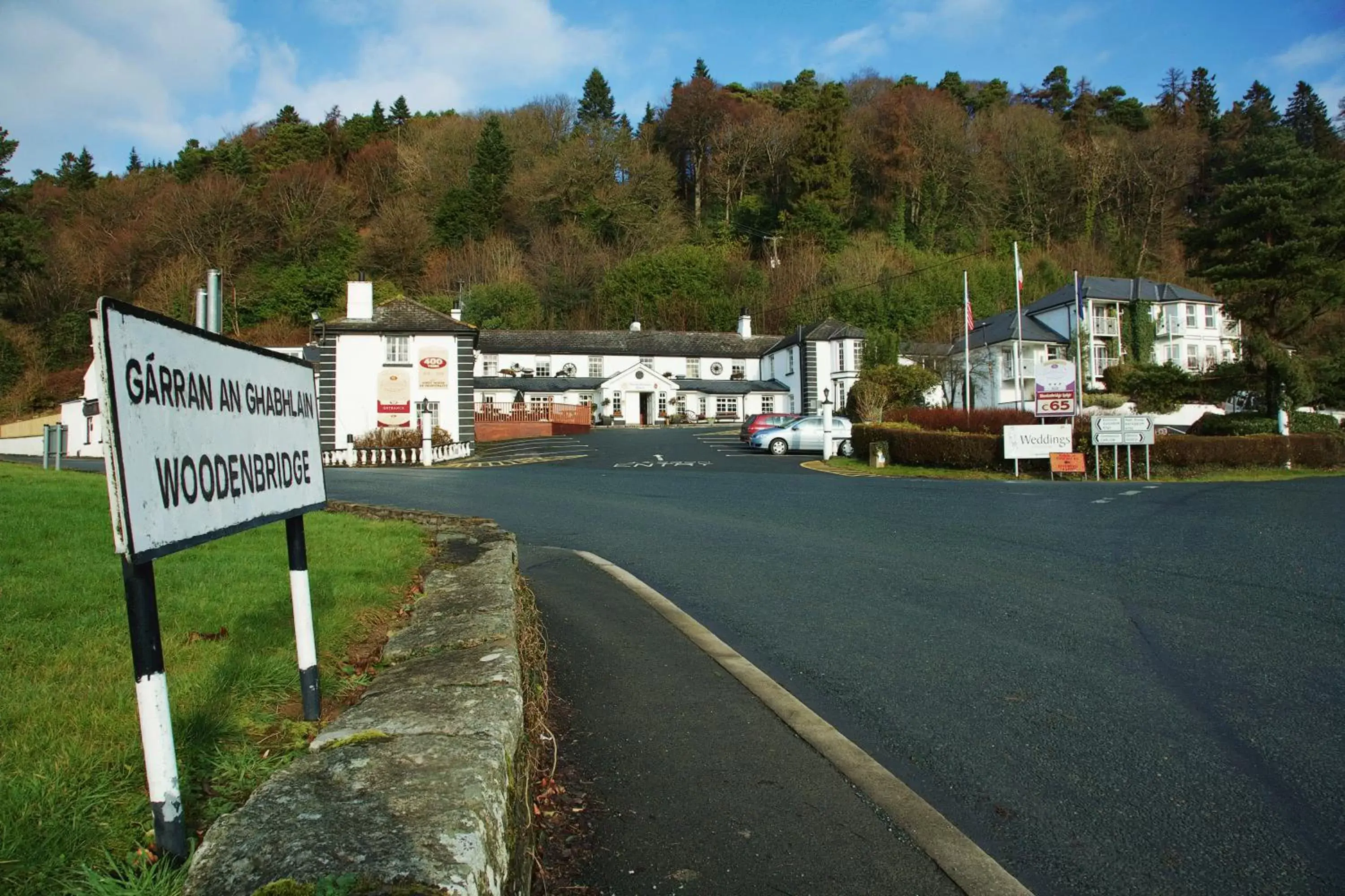 Facade/entrance in Woodenbridge Hotel