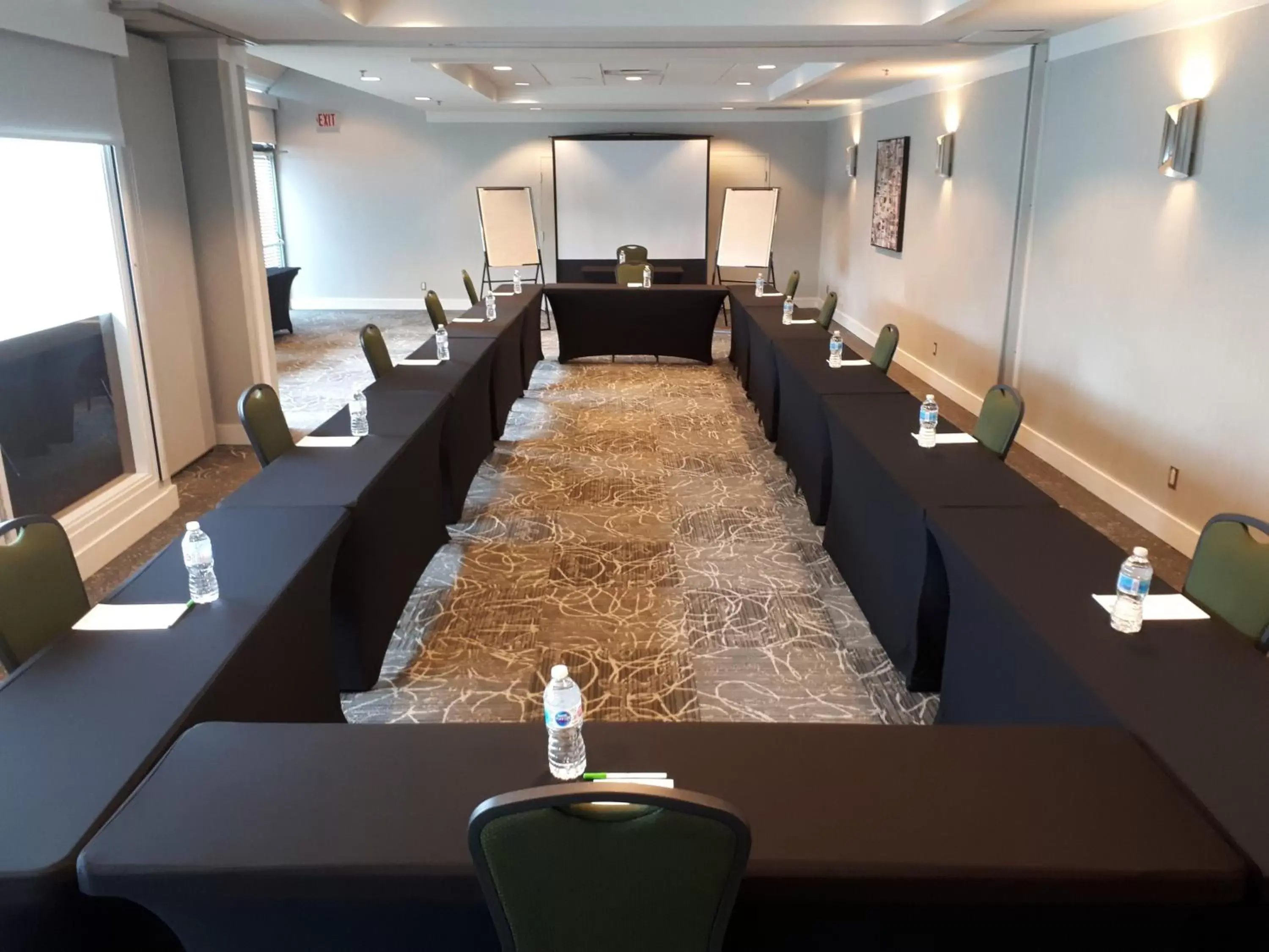 Meeting/conference room in Holiday Inn Vancouver Airport Richmond, an IHG Hotel