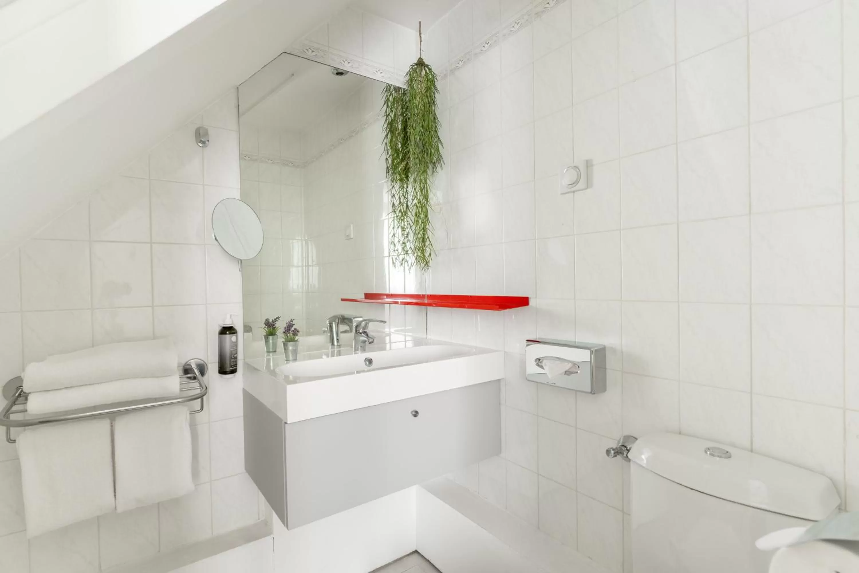 Bathroom in Hotel George - Astotel