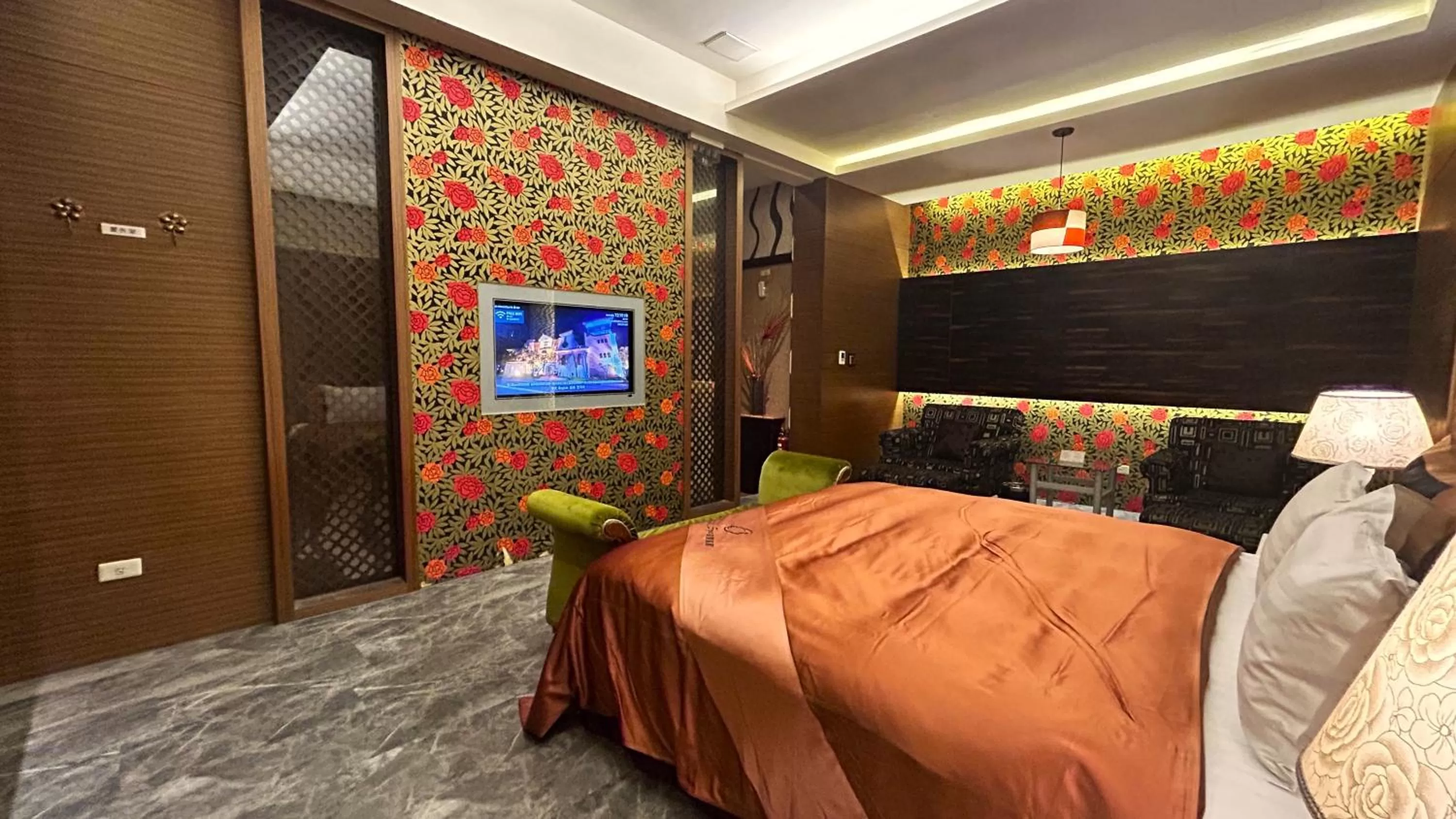 Photo of the whole room, Bed in Shining Motel