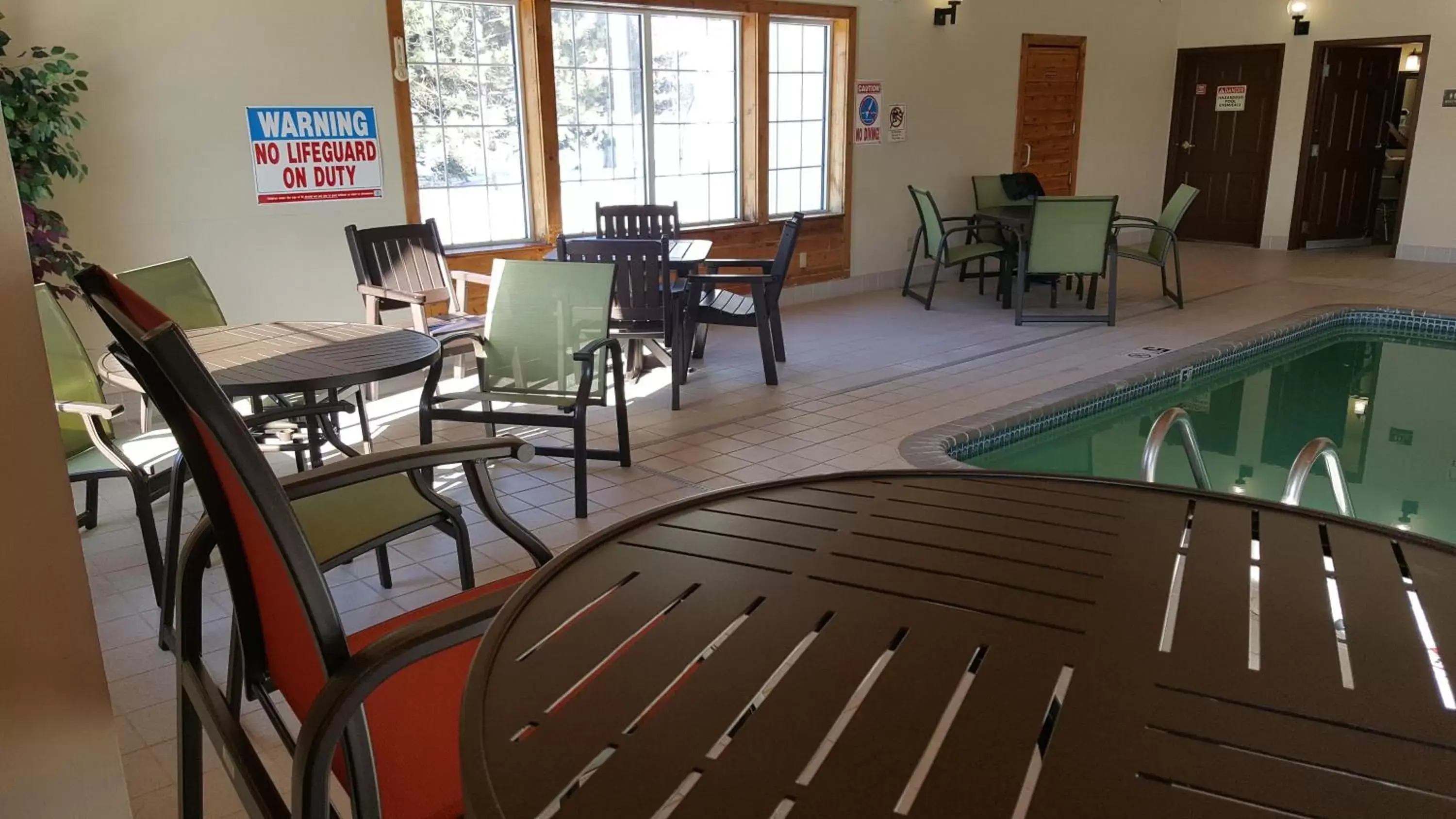 Swimming pool, Restaurant/Places to Eat in Country Inn Walker
