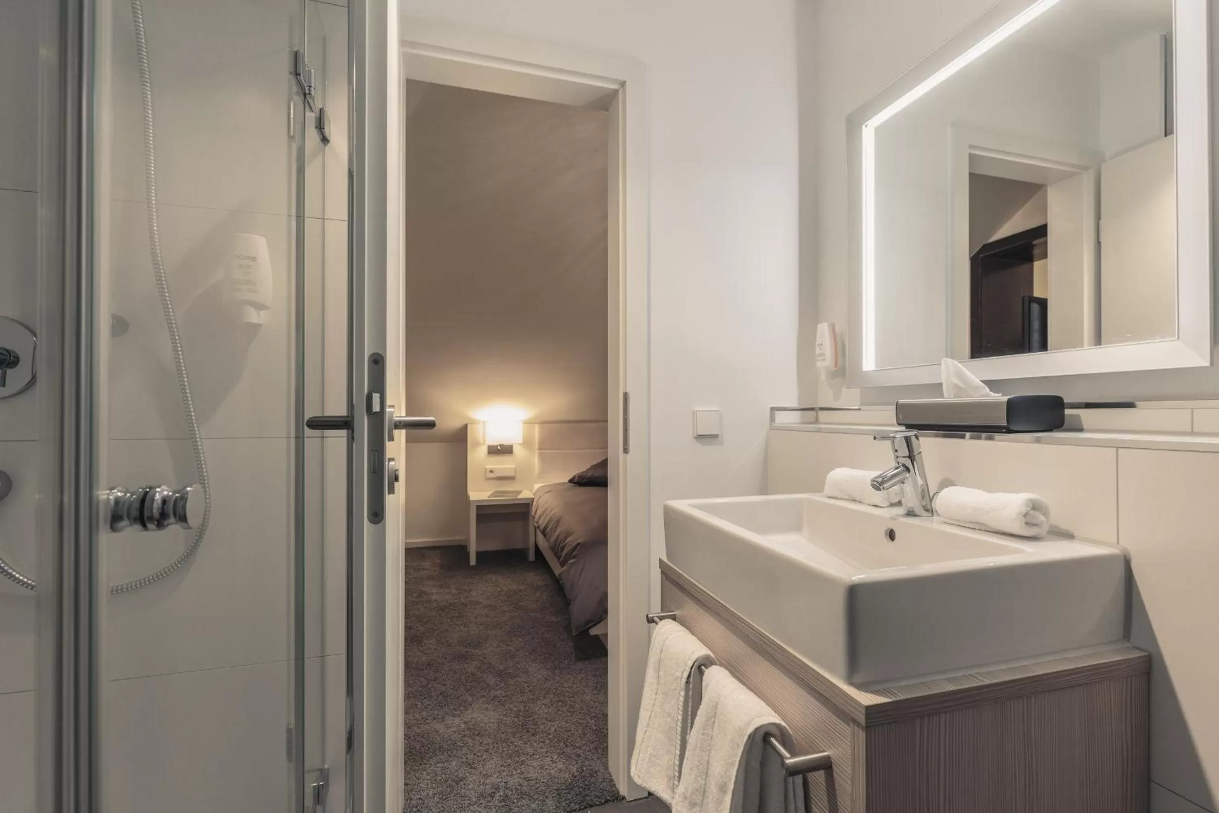 Bathroom in Bahnlounge 1907