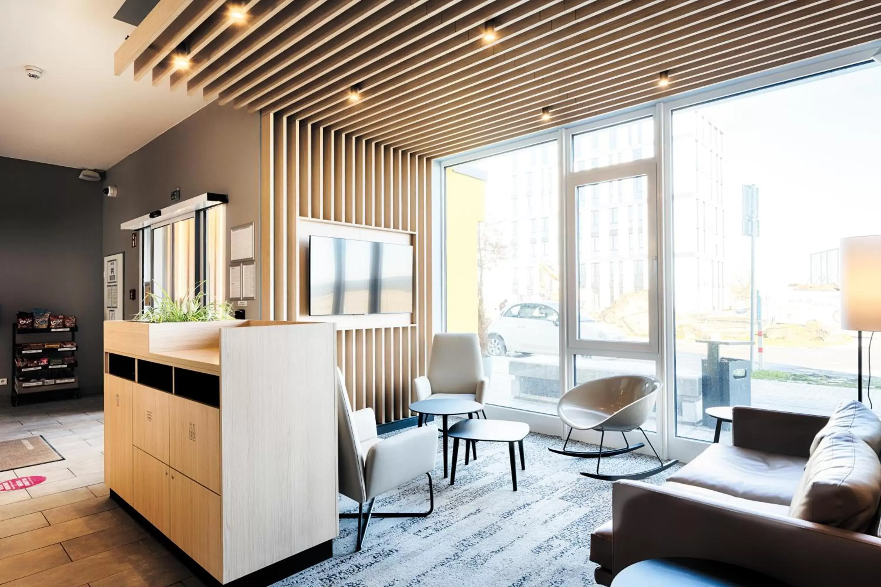 Lobby or reception, Seating Area in B&B Hotel Berlin-Airport