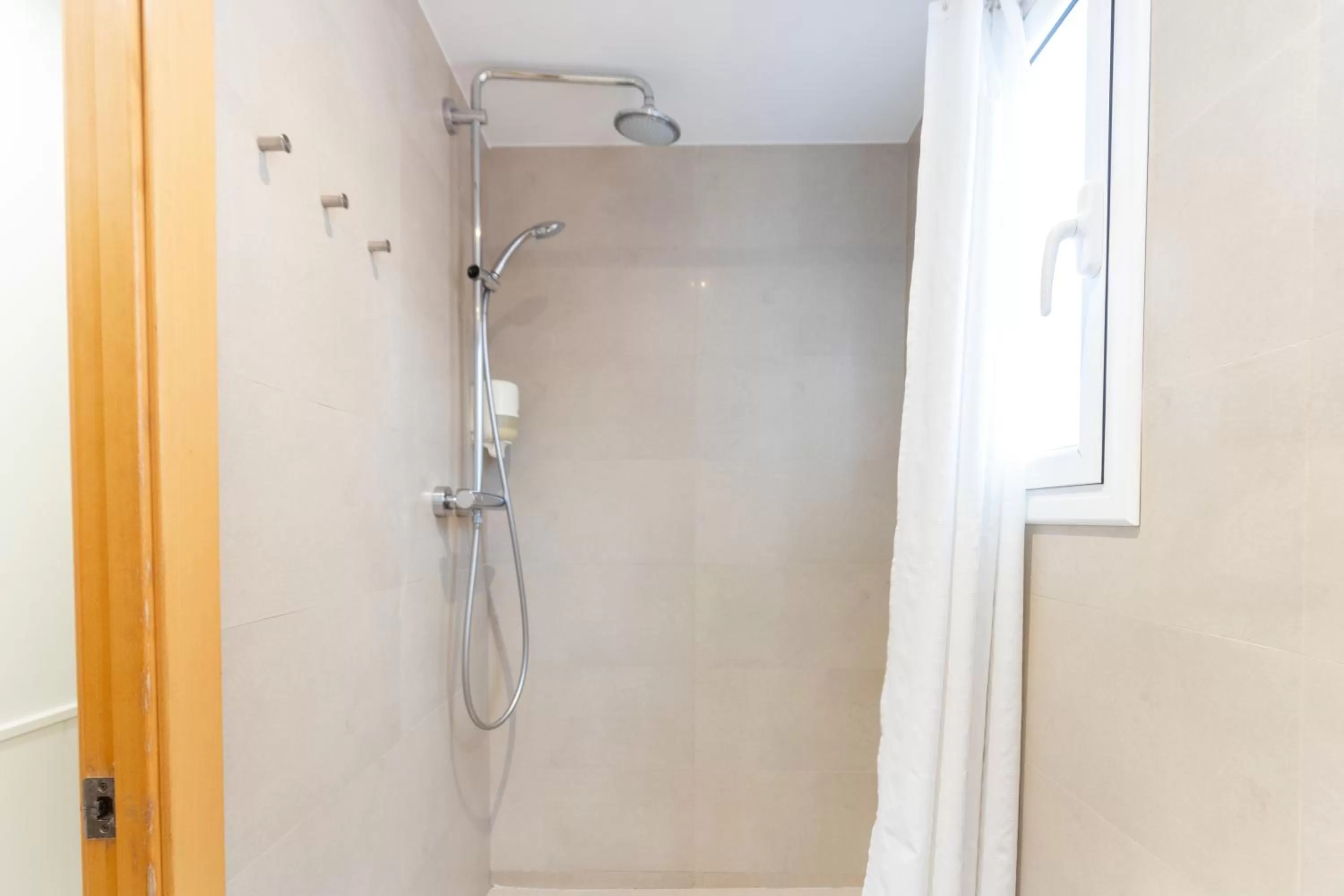 Shower in Atica Apartments - by Weflating
