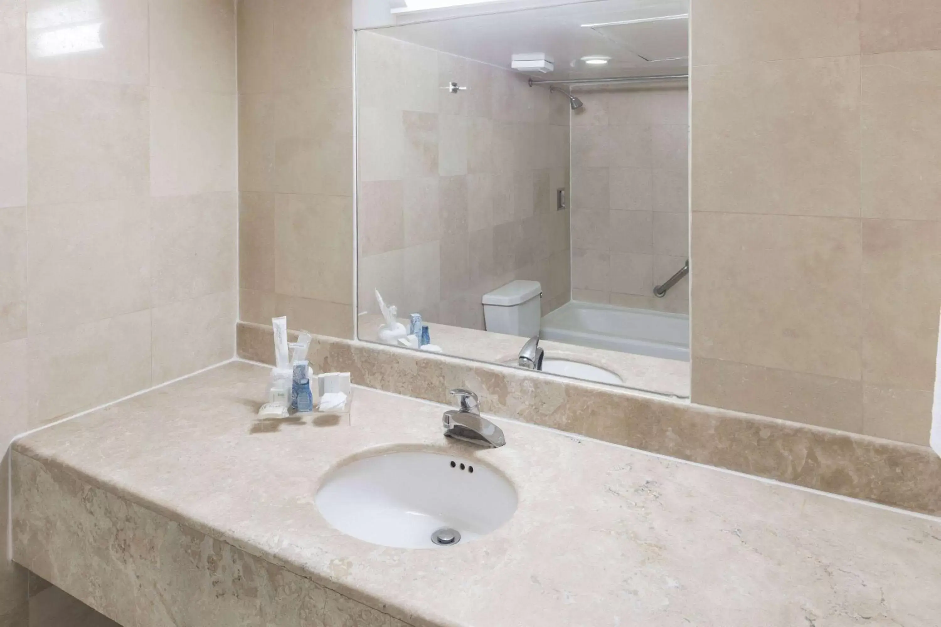 Bathroom in Ramada Hola Culiacan