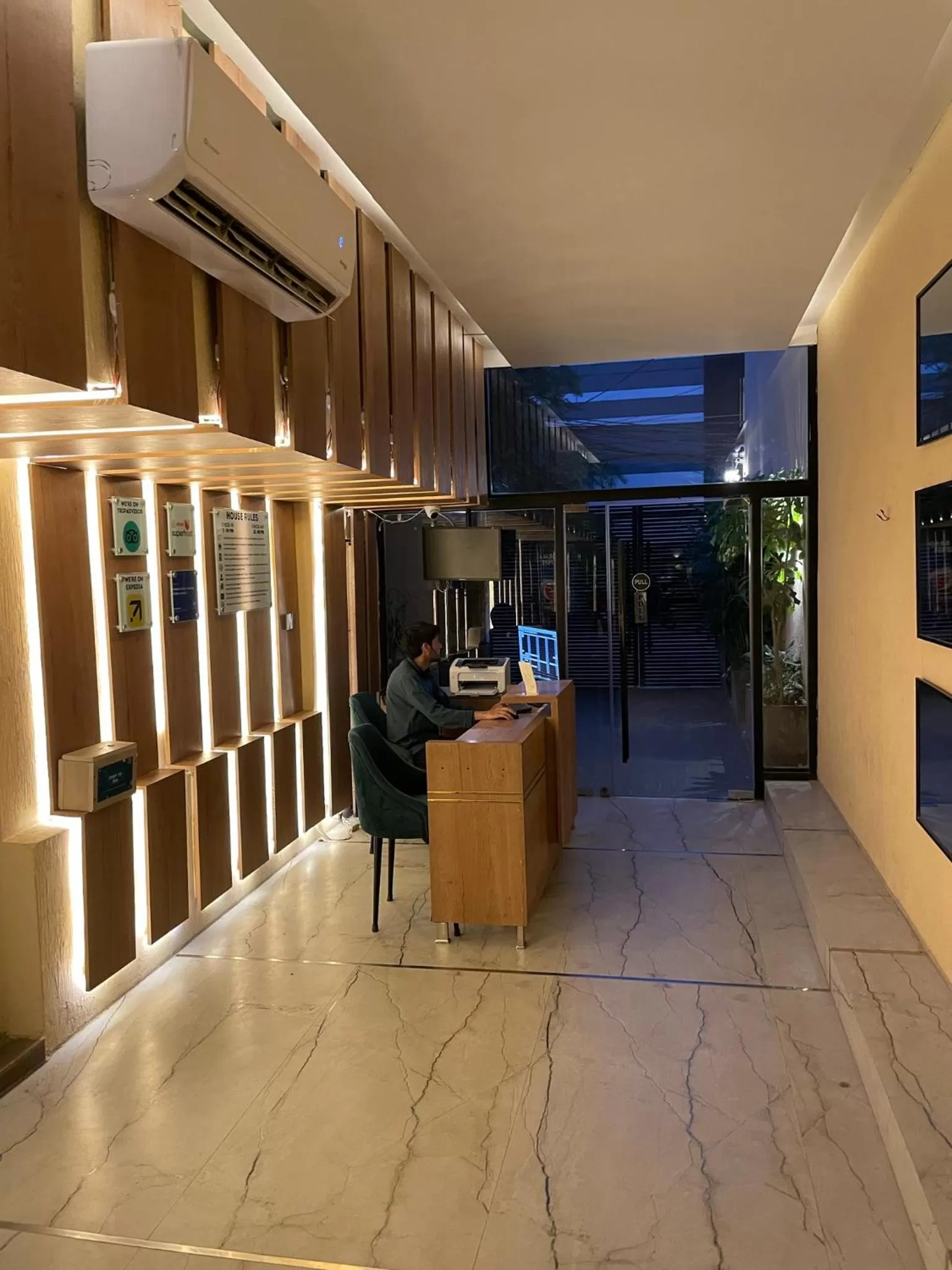 Lobby or reception in Hamsun Shahrah-e-Faisal