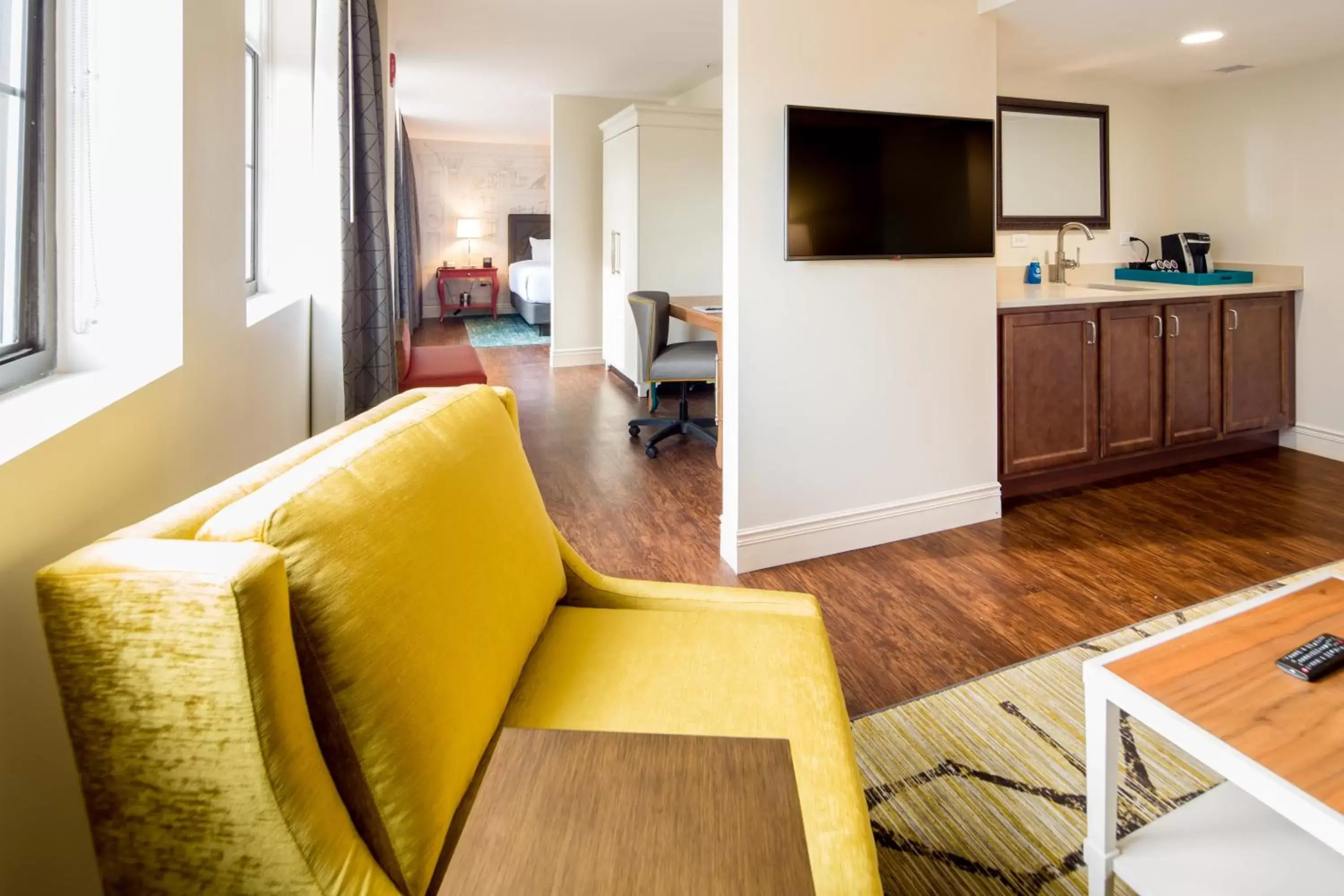 Photo of the whole room, Seating Area in Hotel Indigo Baltimore Downtown, an IHG Hotel