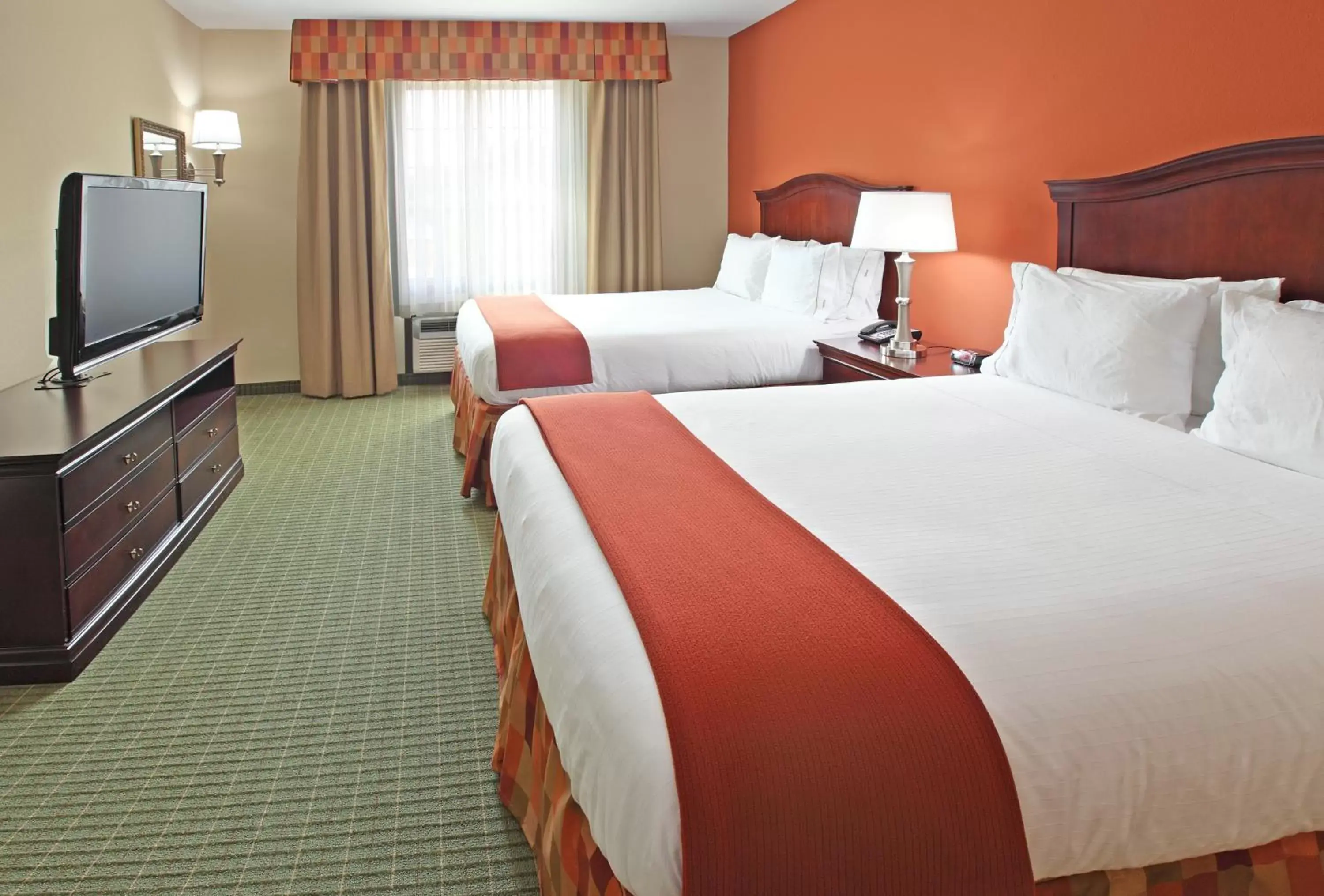 Bed in Holiday Inn Express Hotel & Suites Henderson - Traffic Star, an IHG Hotel