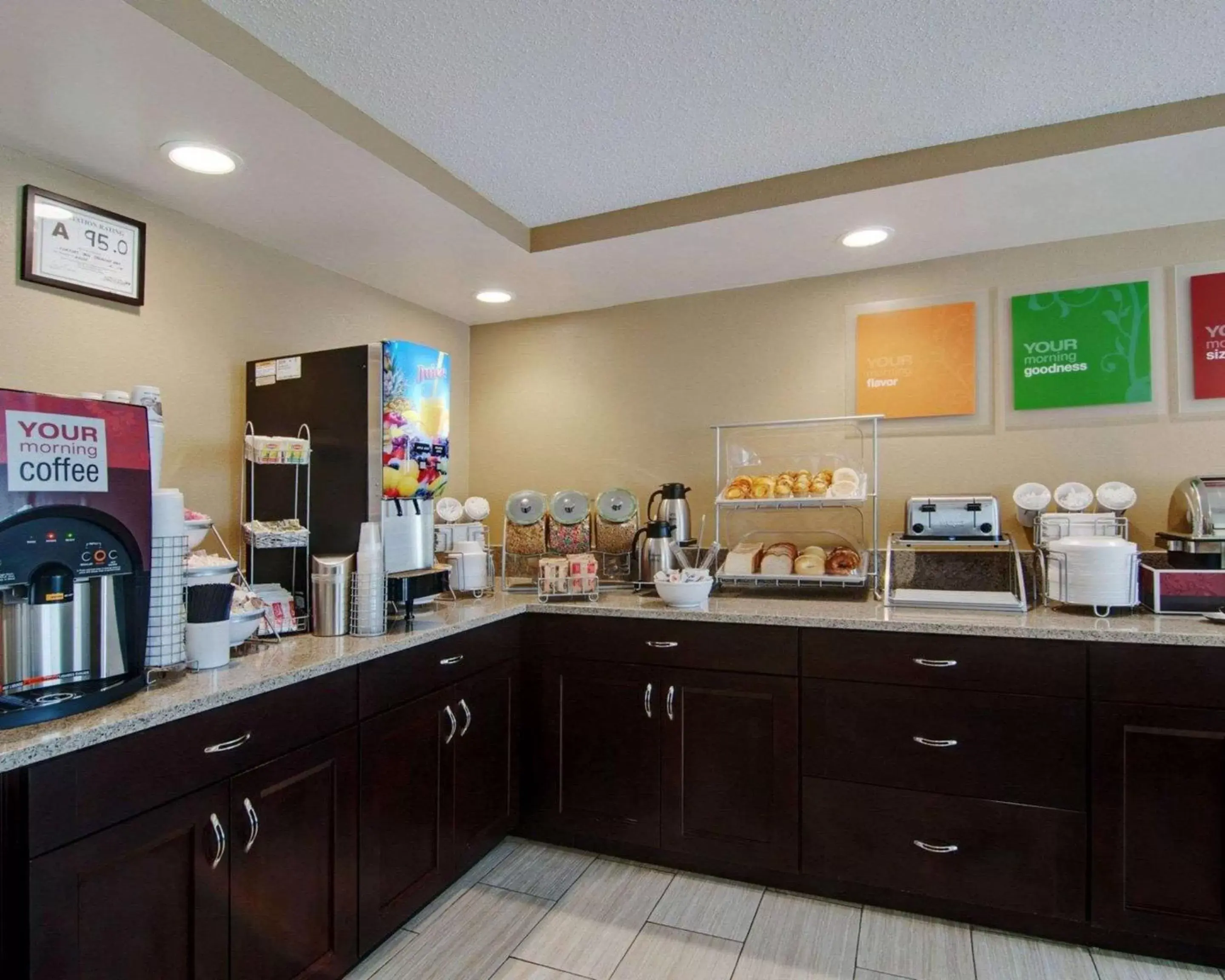Restaurant/places to eat, Kitchen/Kitchenette in Comfort Inn Mount Airy